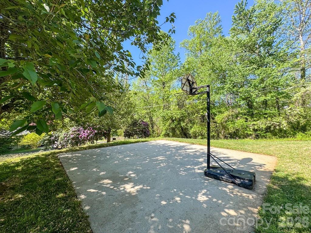 52 Briar Patch Road — Cullowhee