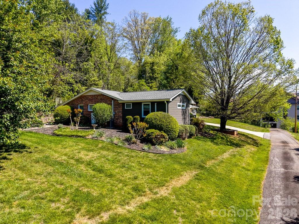 52 Briar Patch Road — Cullowhee