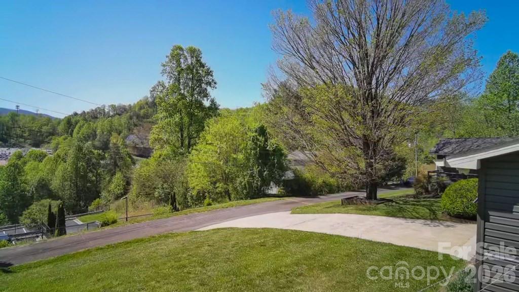 52 Briar Patch Road — Cullowhee