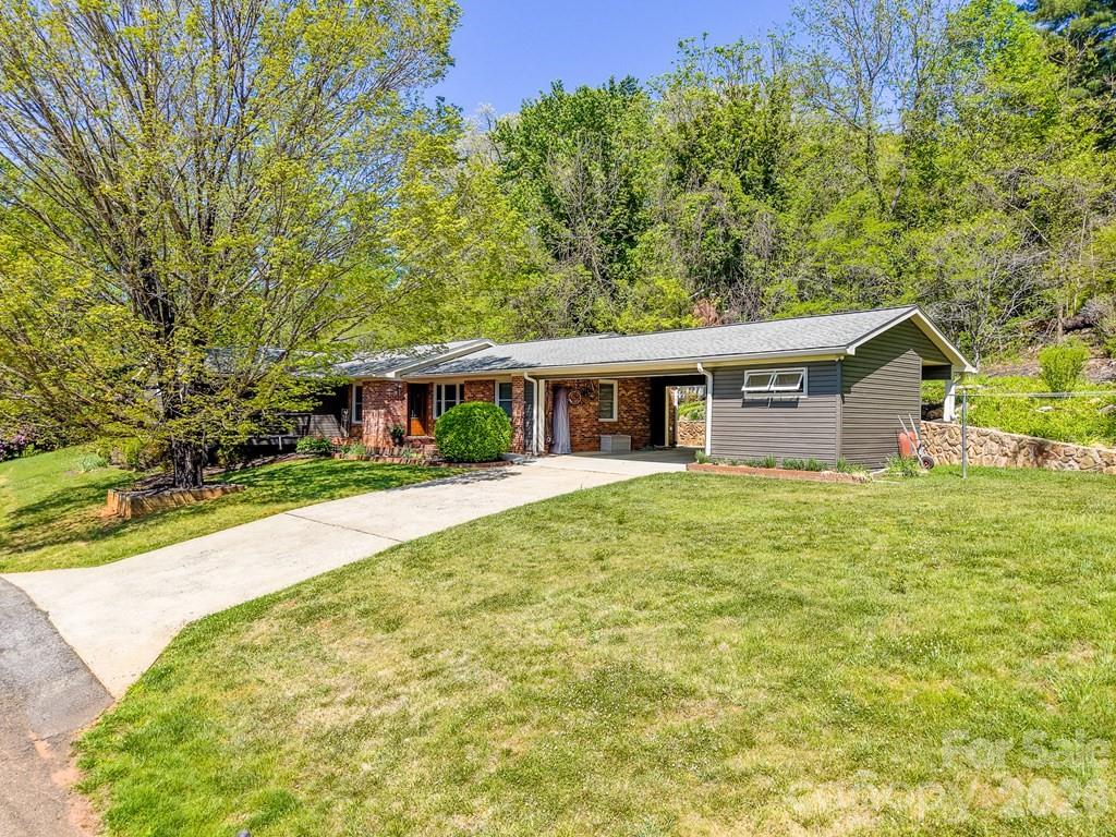 52 Briar Patch Road — Cullowhee