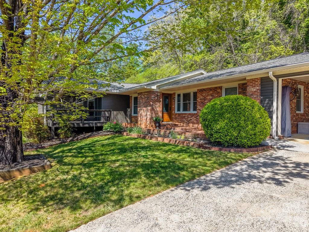 52 Briar Patch Road — Cullowhee