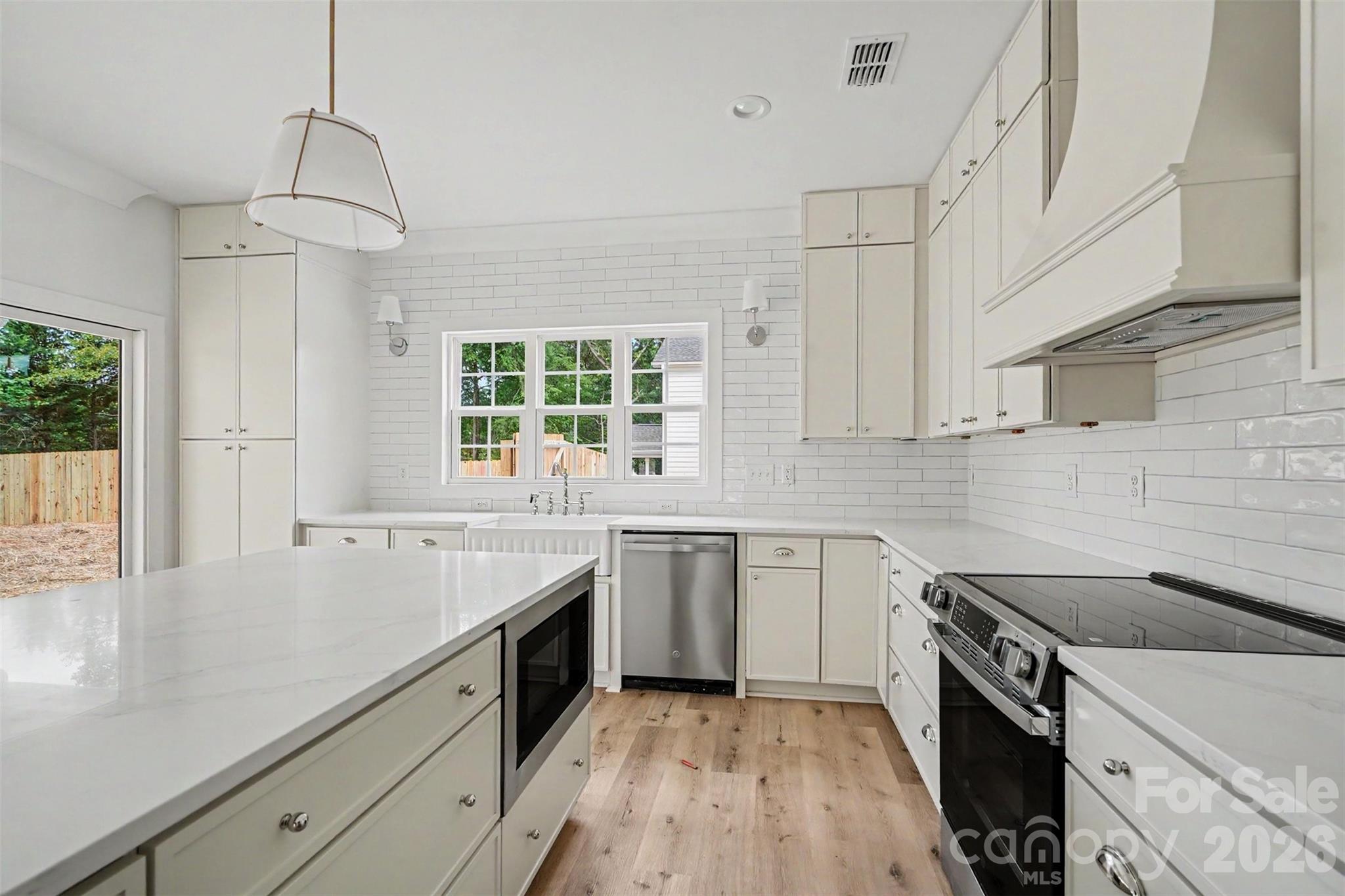 7925 Large Oak Lane — Mint Hill