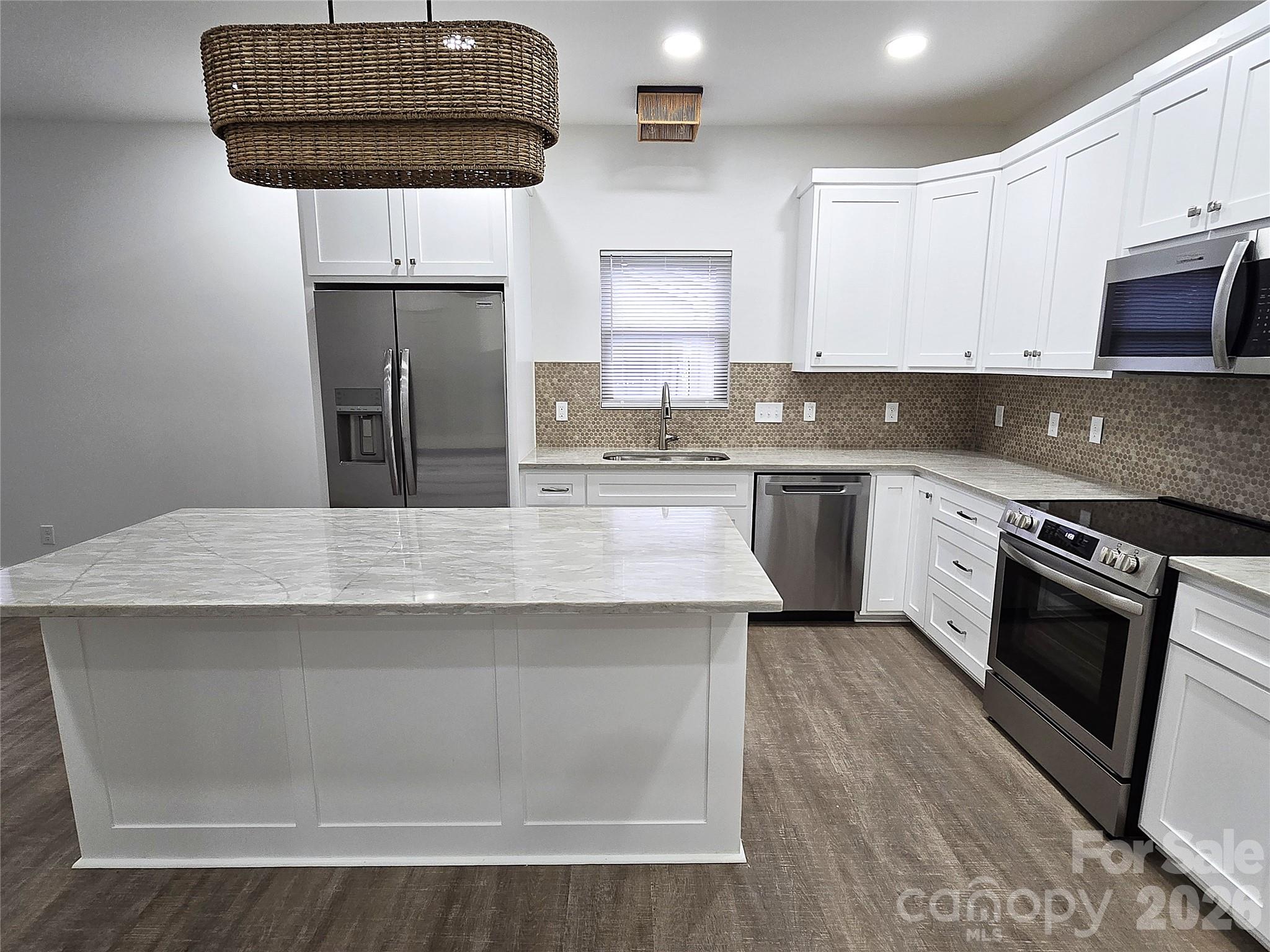 768 8th Street NE — Hickory