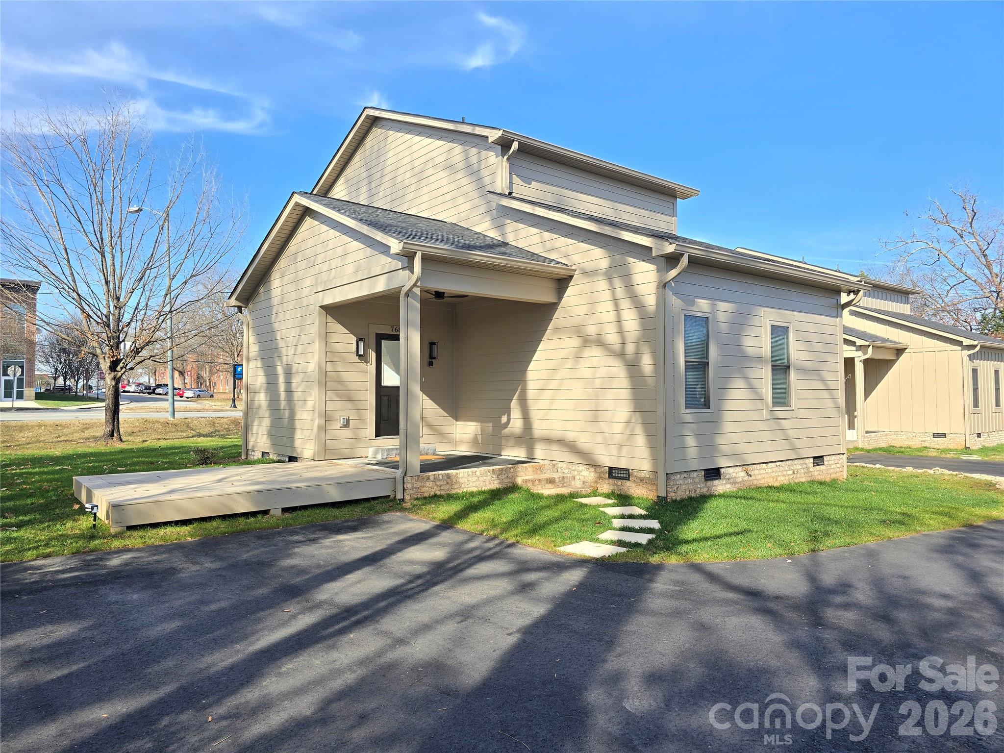 768 8th Street NE — Hickory