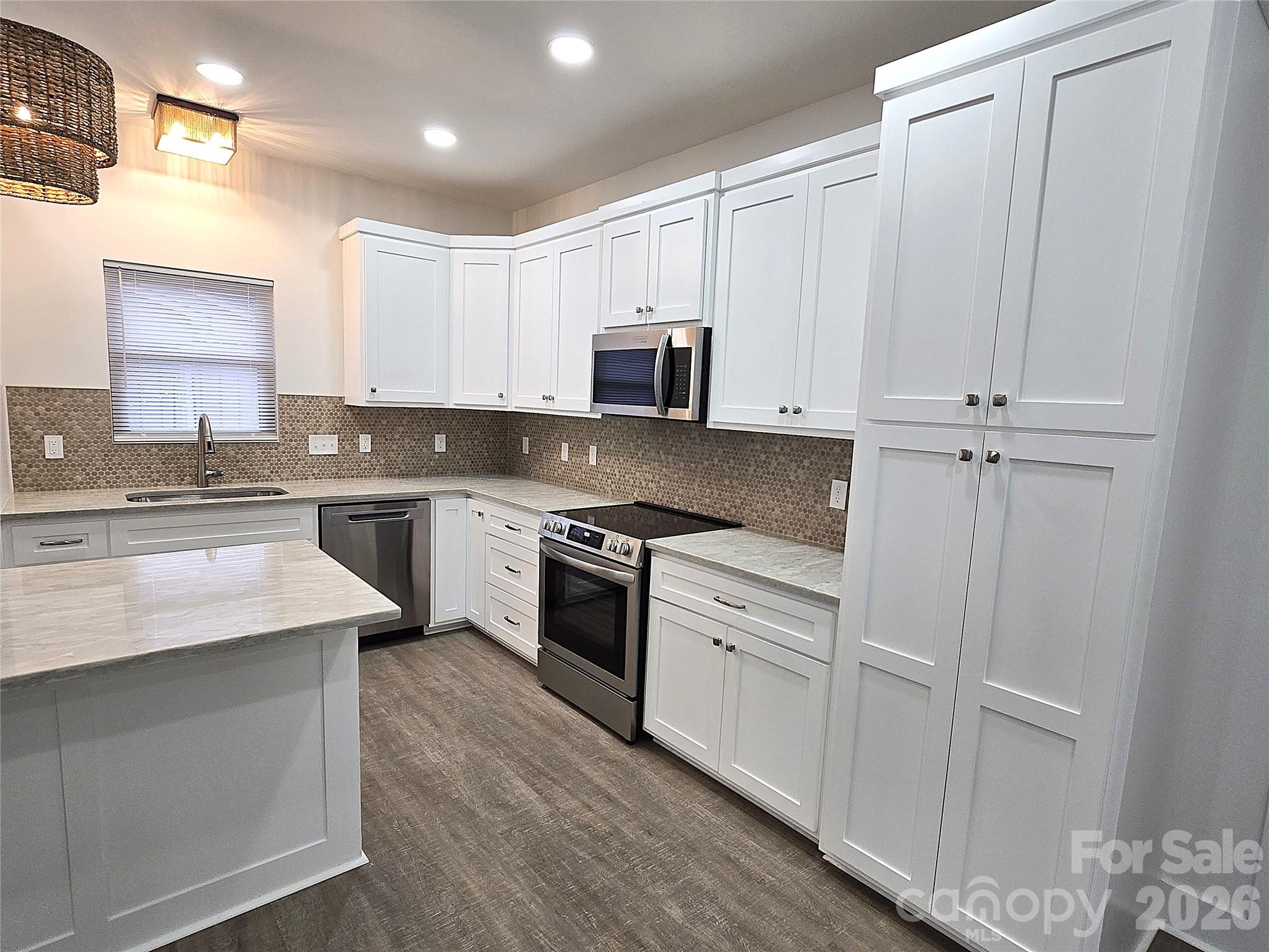 768 8th Street NE — Hickory