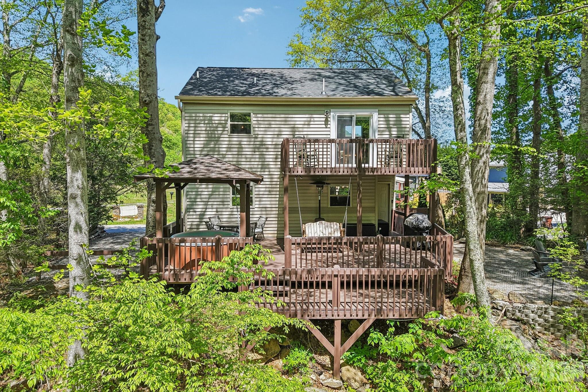 12 Indian Trace Road — Maggie Valley
