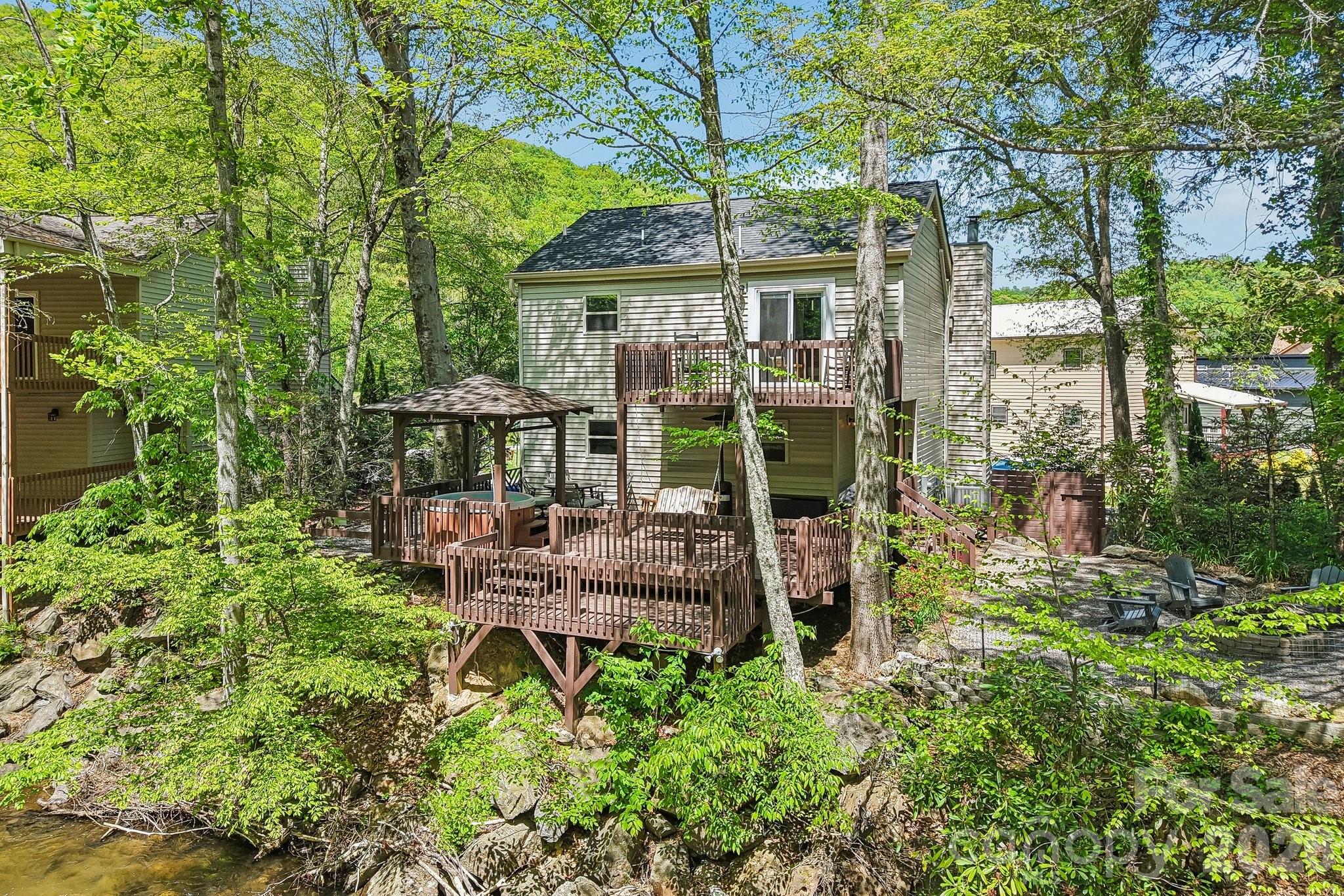 12 Indian Trace Road — Maggie Valley