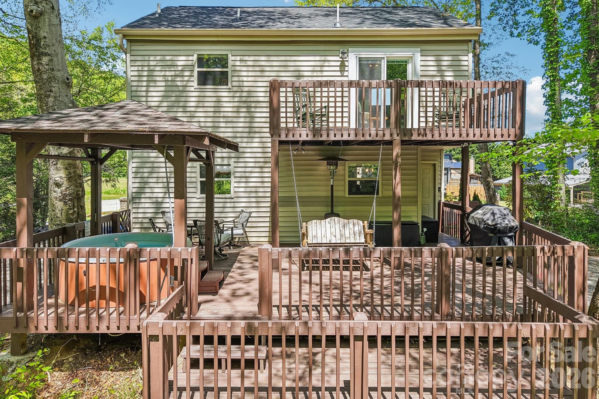 12 Indian Trace Road — Maggie Valley