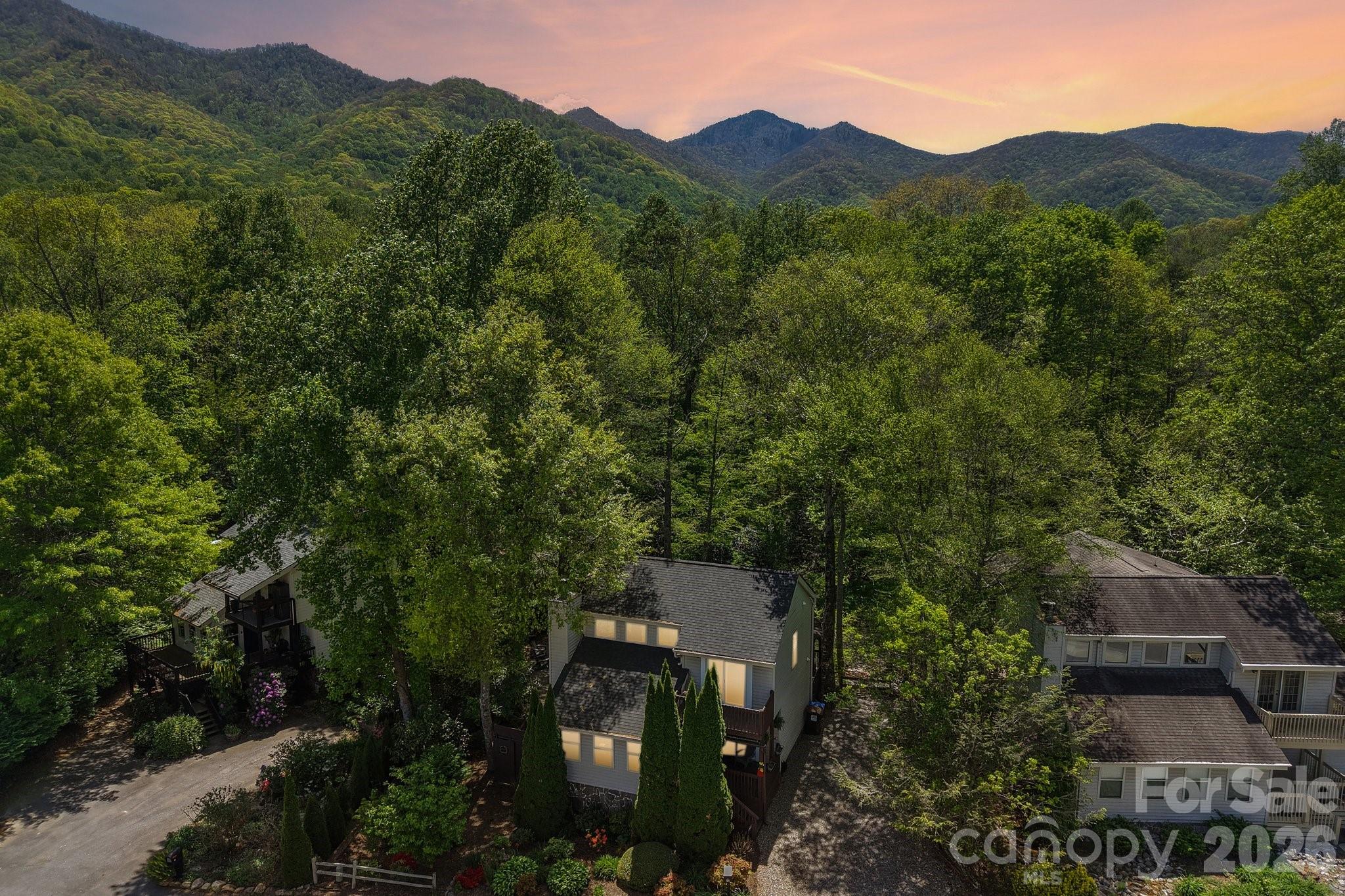 12 Indian Trace Road — Maggie Valley
