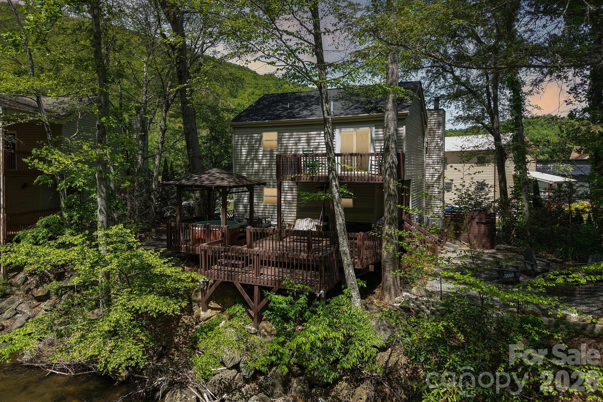 12 Indian Trace Road — Maggie Valley