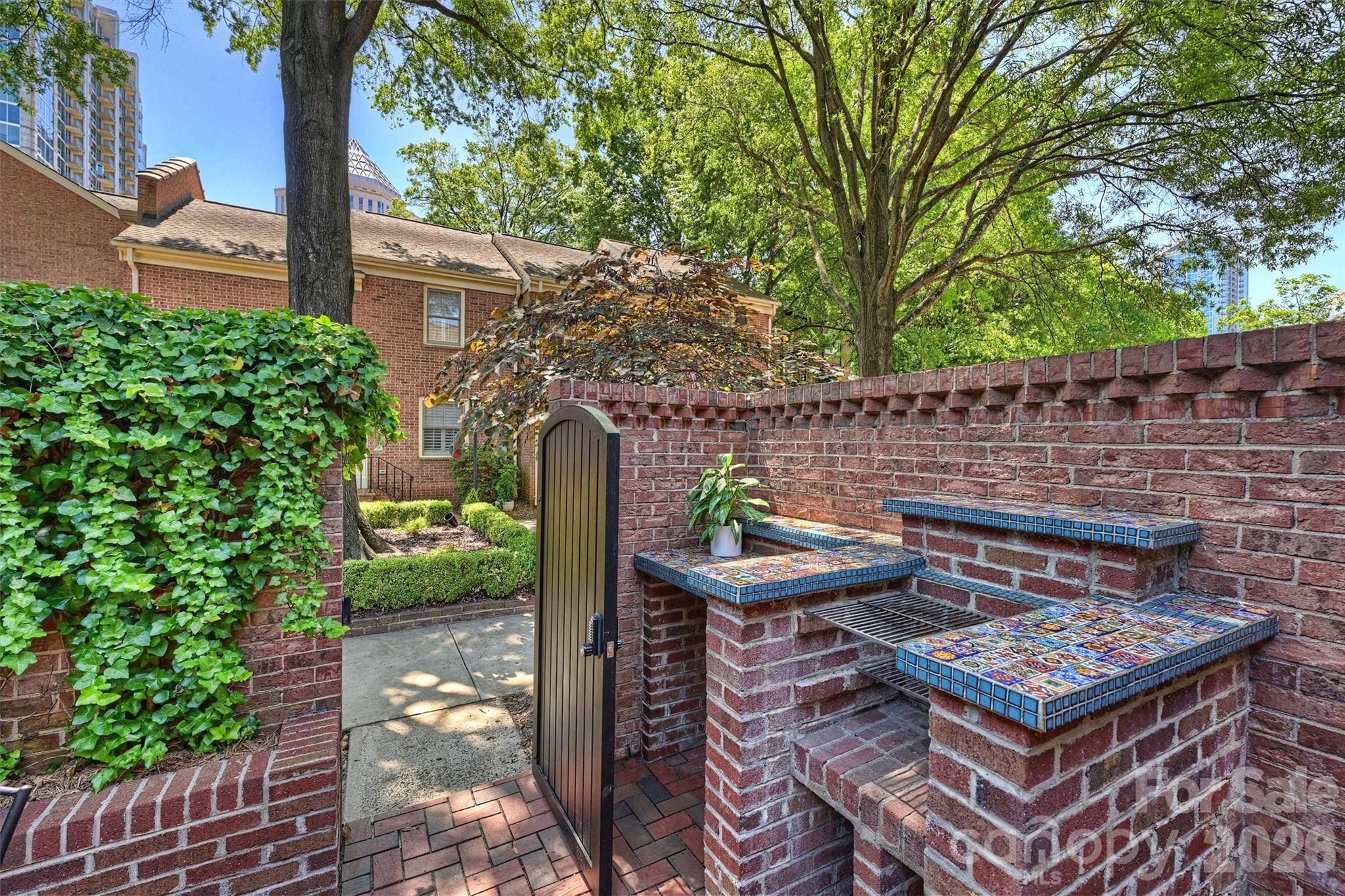 520 N Poplar Street #I — Charlotte