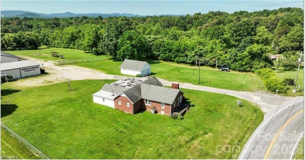 820 Suncrest Orchard Road — North Wilkesboro