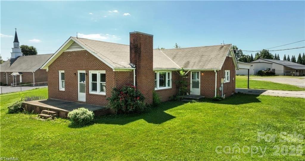 820 Suncrest Orchard Road — North Wilkesboro