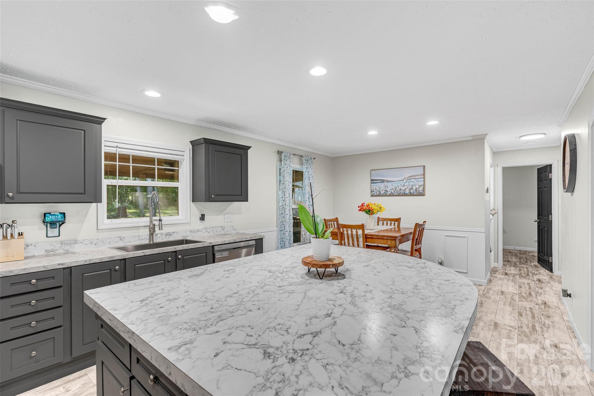 5007 Carlos Road — Catawba