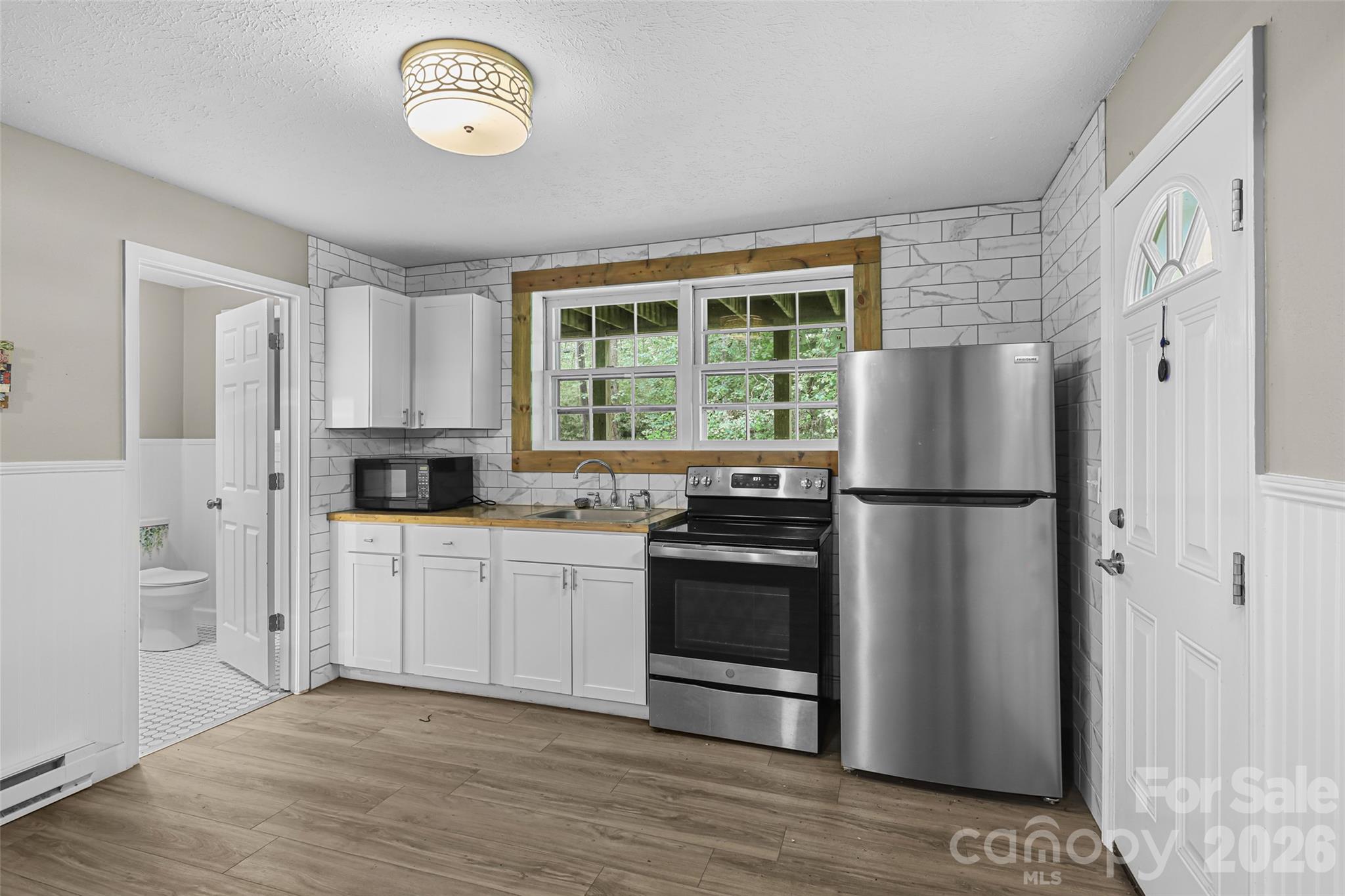 659 Salisbury Road — Hendersonville
