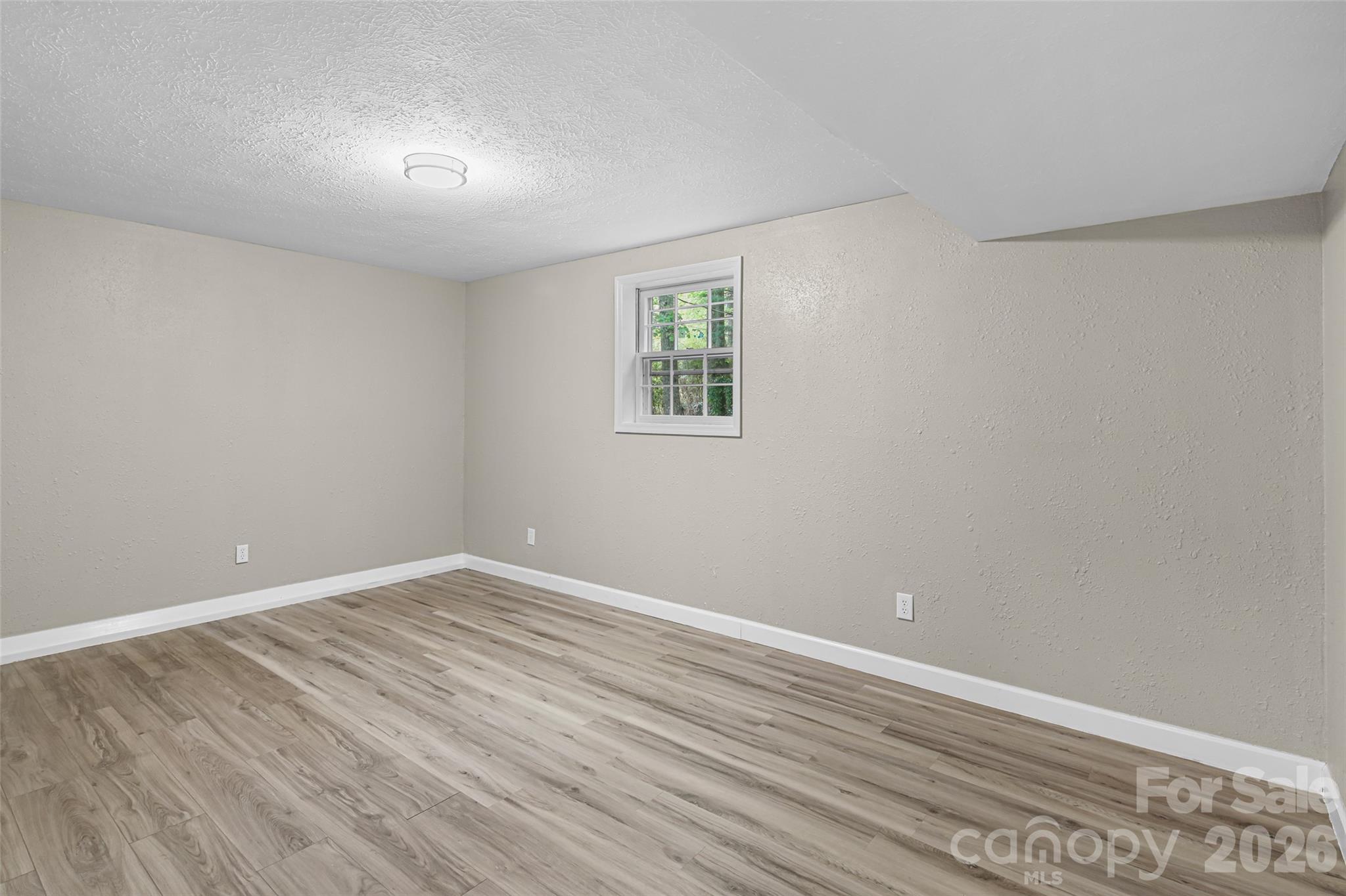 659 Salisbury Road — Hendersonville