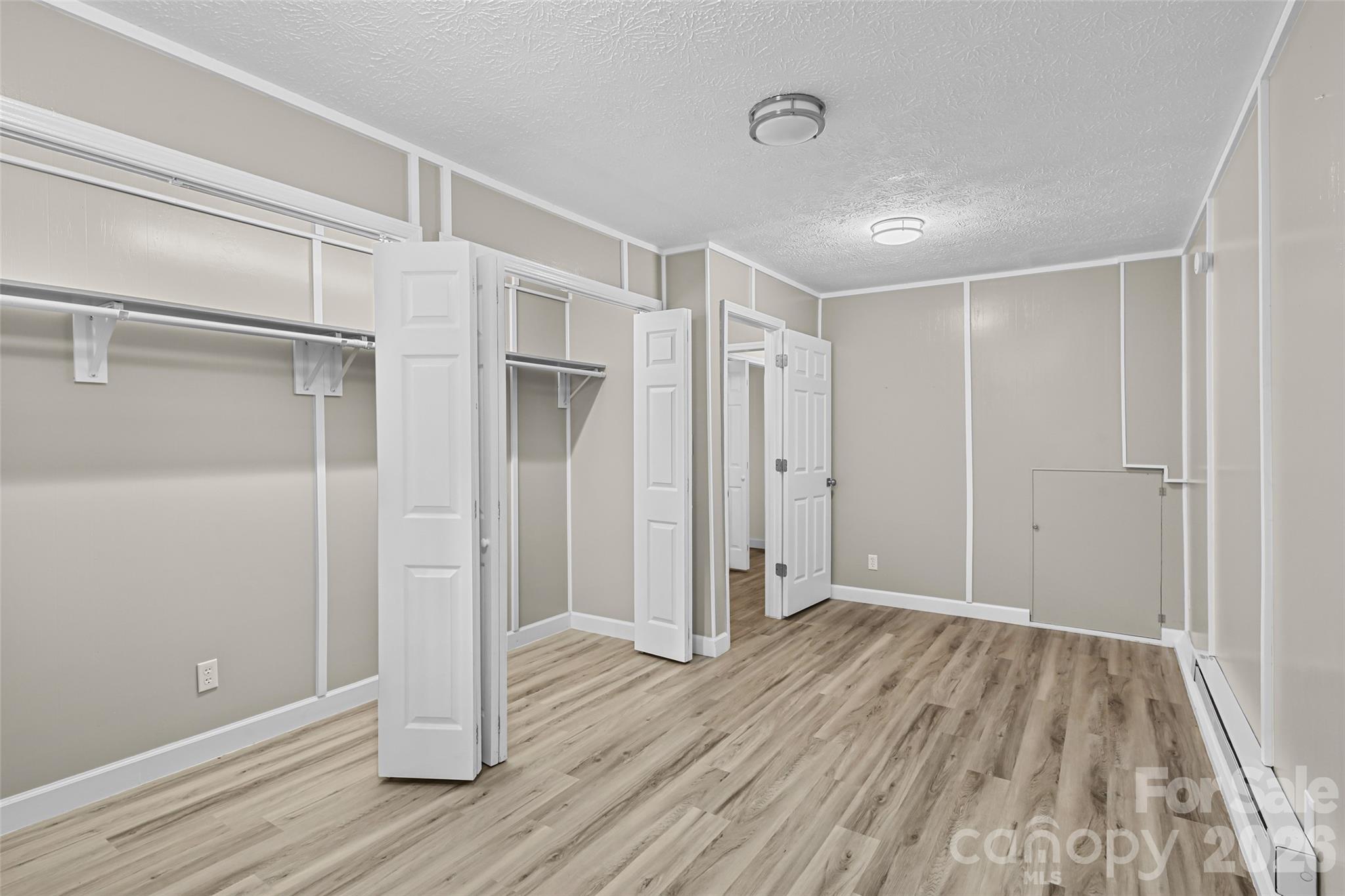 659 Salisbury Road — Hendersonville