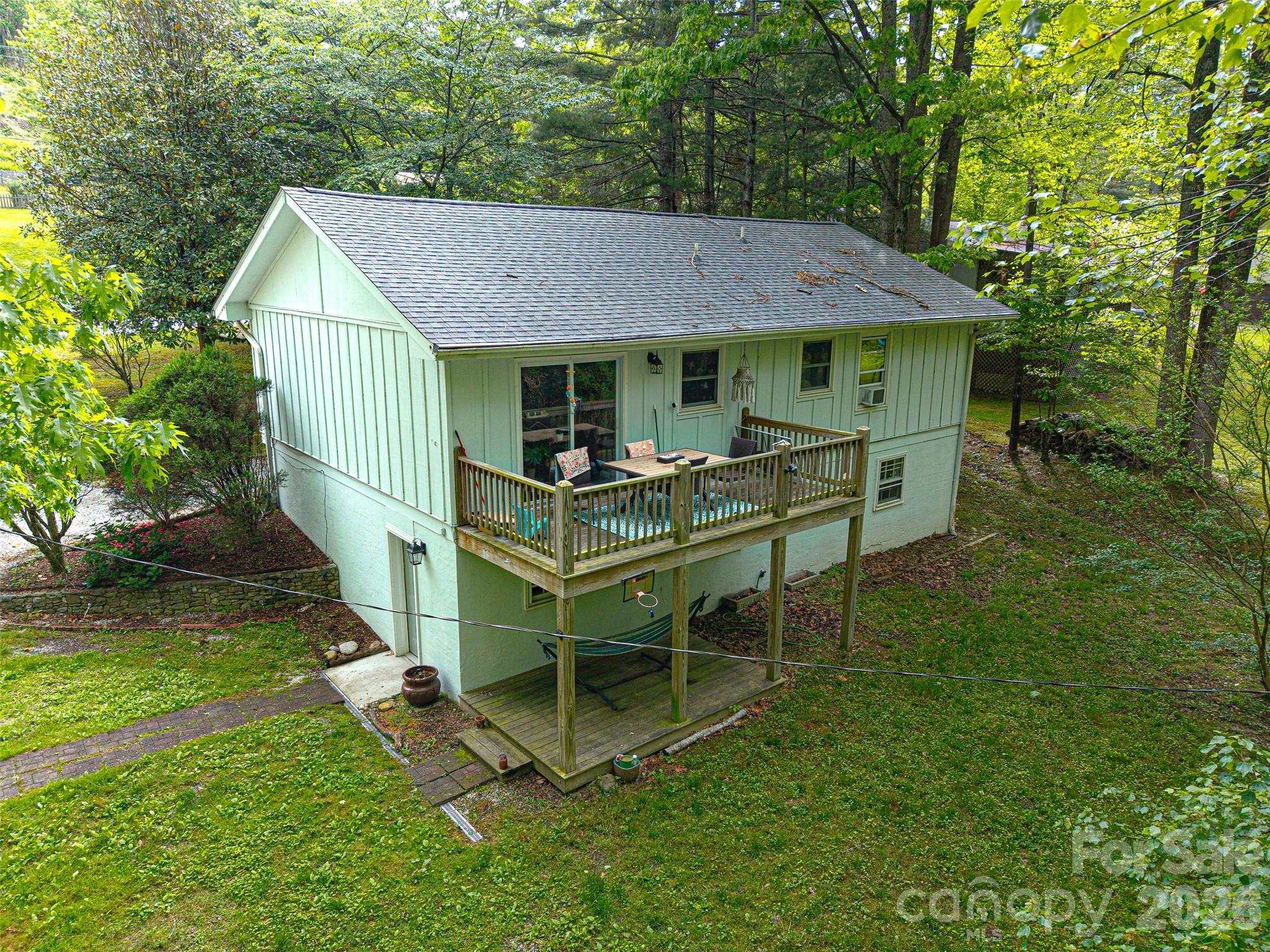 659 Salisbury Road — Hendersonville