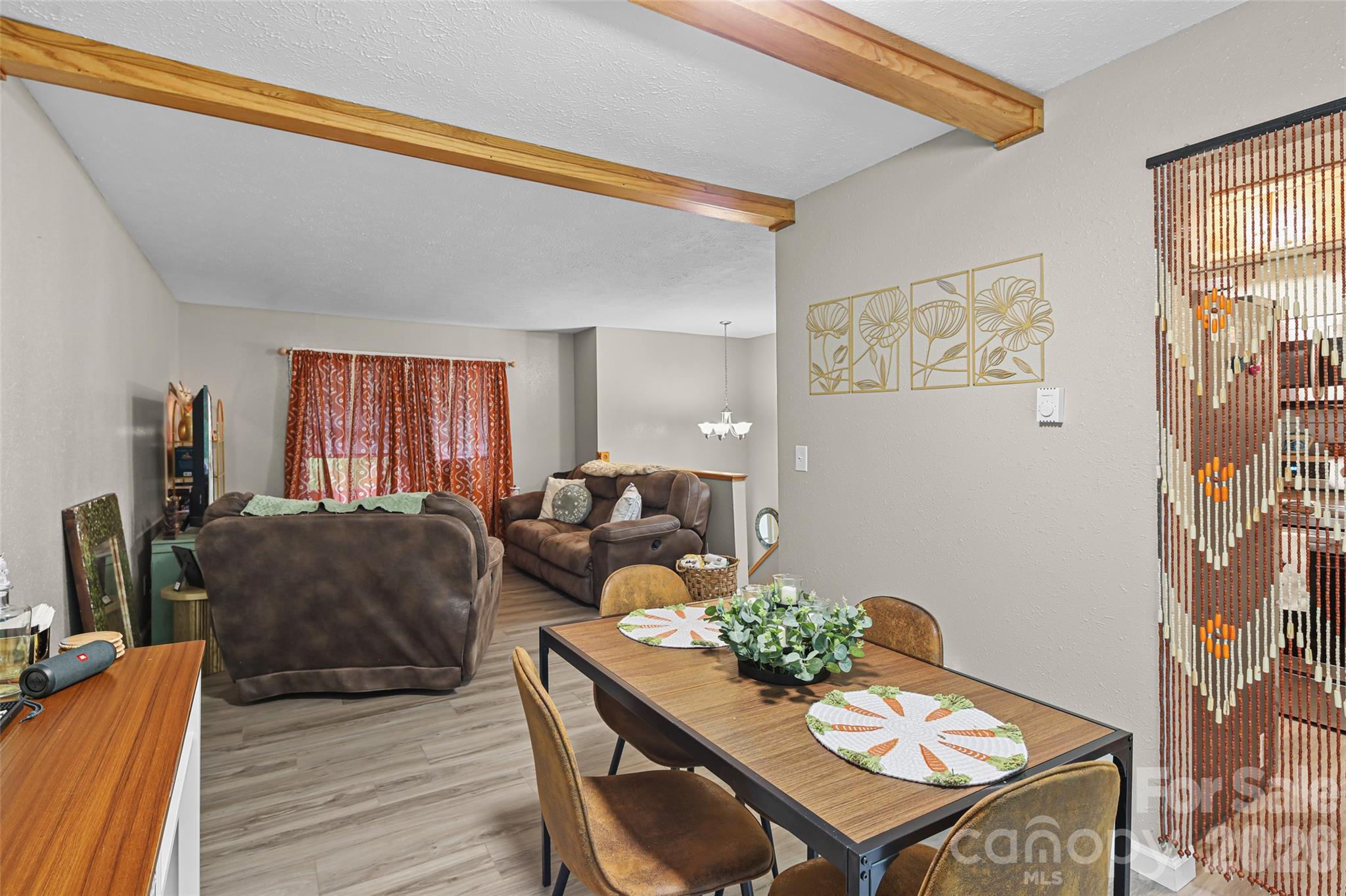 659 Salisbury Road — Hendersonville
