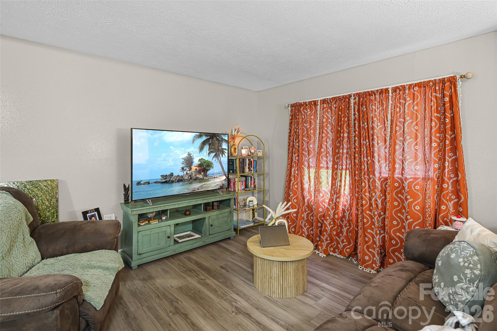 659 Salisbury Road — Hendersonville