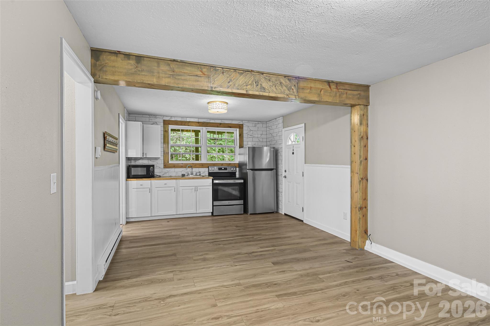 659 Salisbury Road — Hendersonville