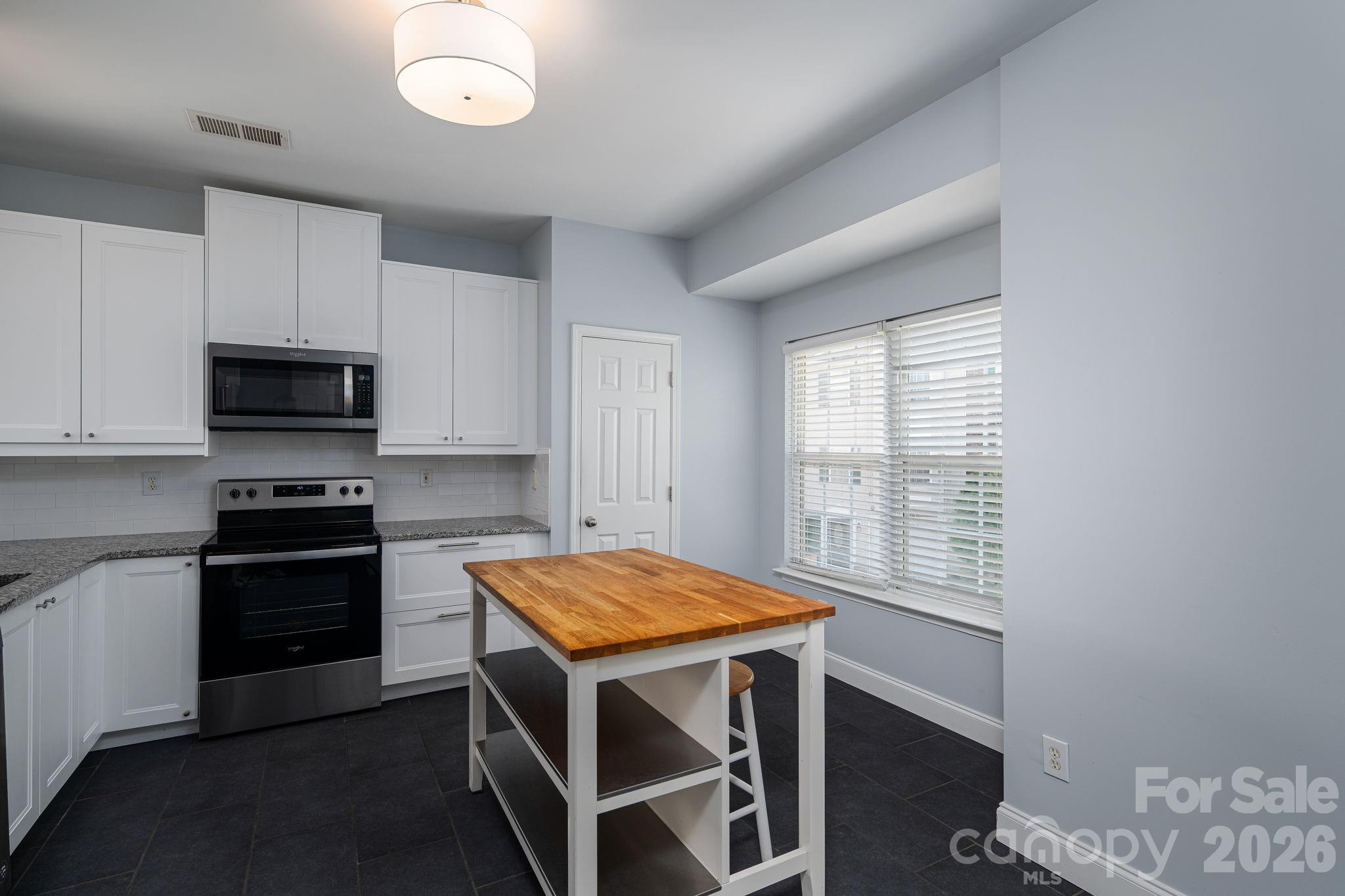 304 Rock Ridge Lane — Mount Holly