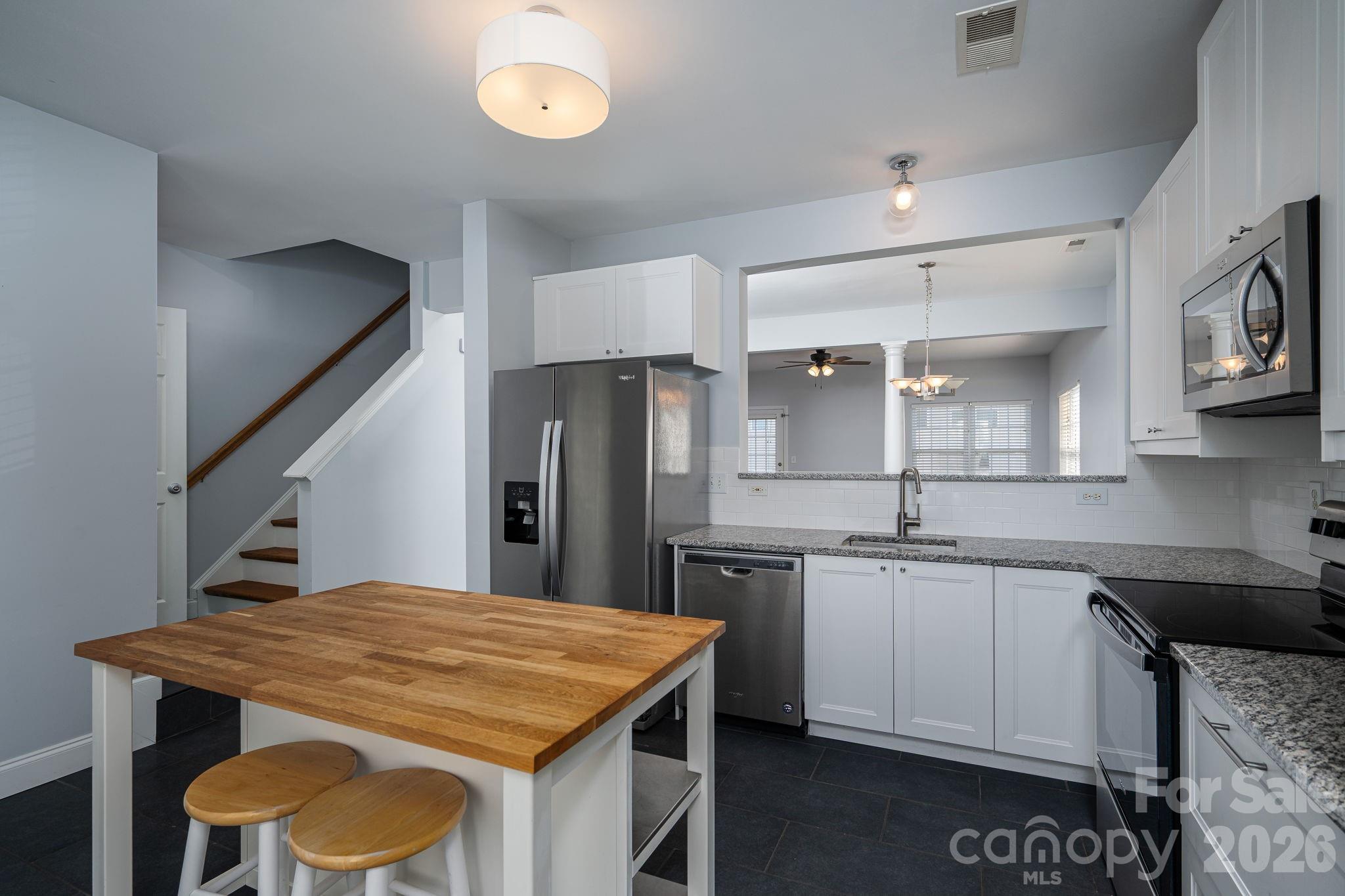304 Rock Ridge Lane — Mount Holly