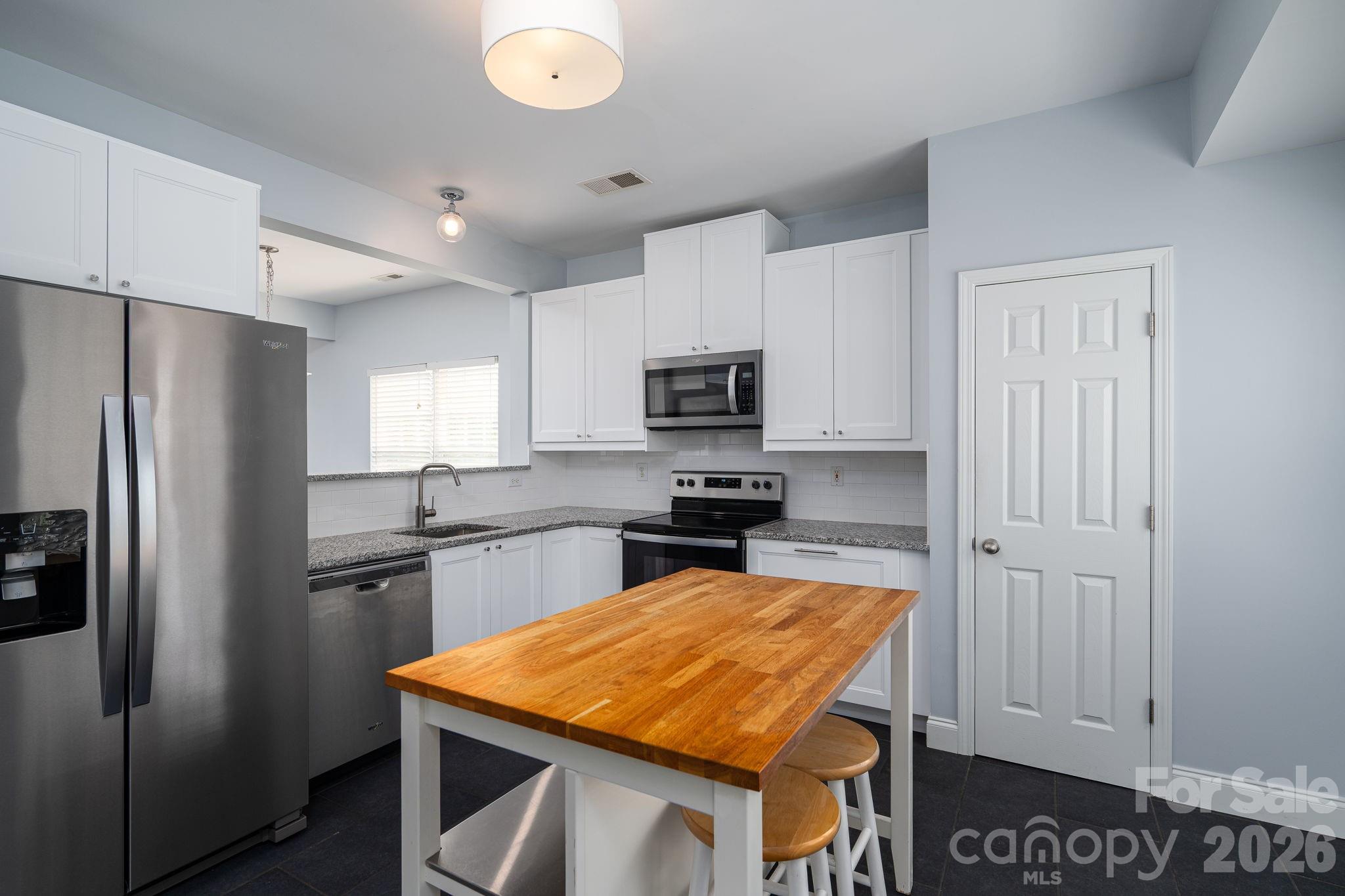 304 Rock Ridge Lane — Mount Holly