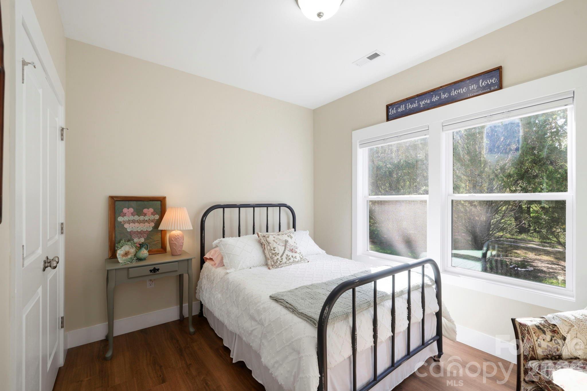 143 Beechnut Drive — Hendersonville