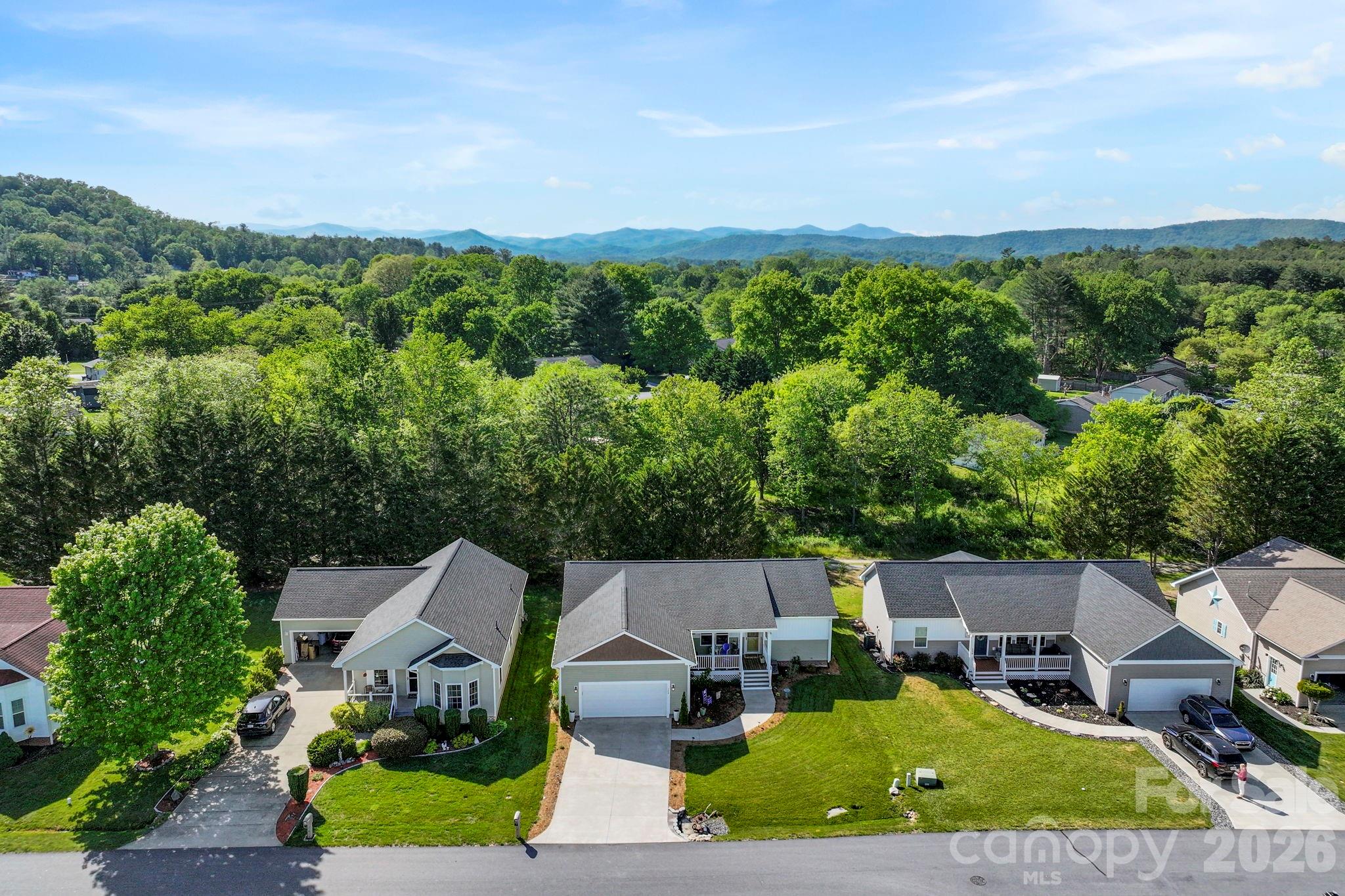 143 Beechnut Drive — Hendersonville