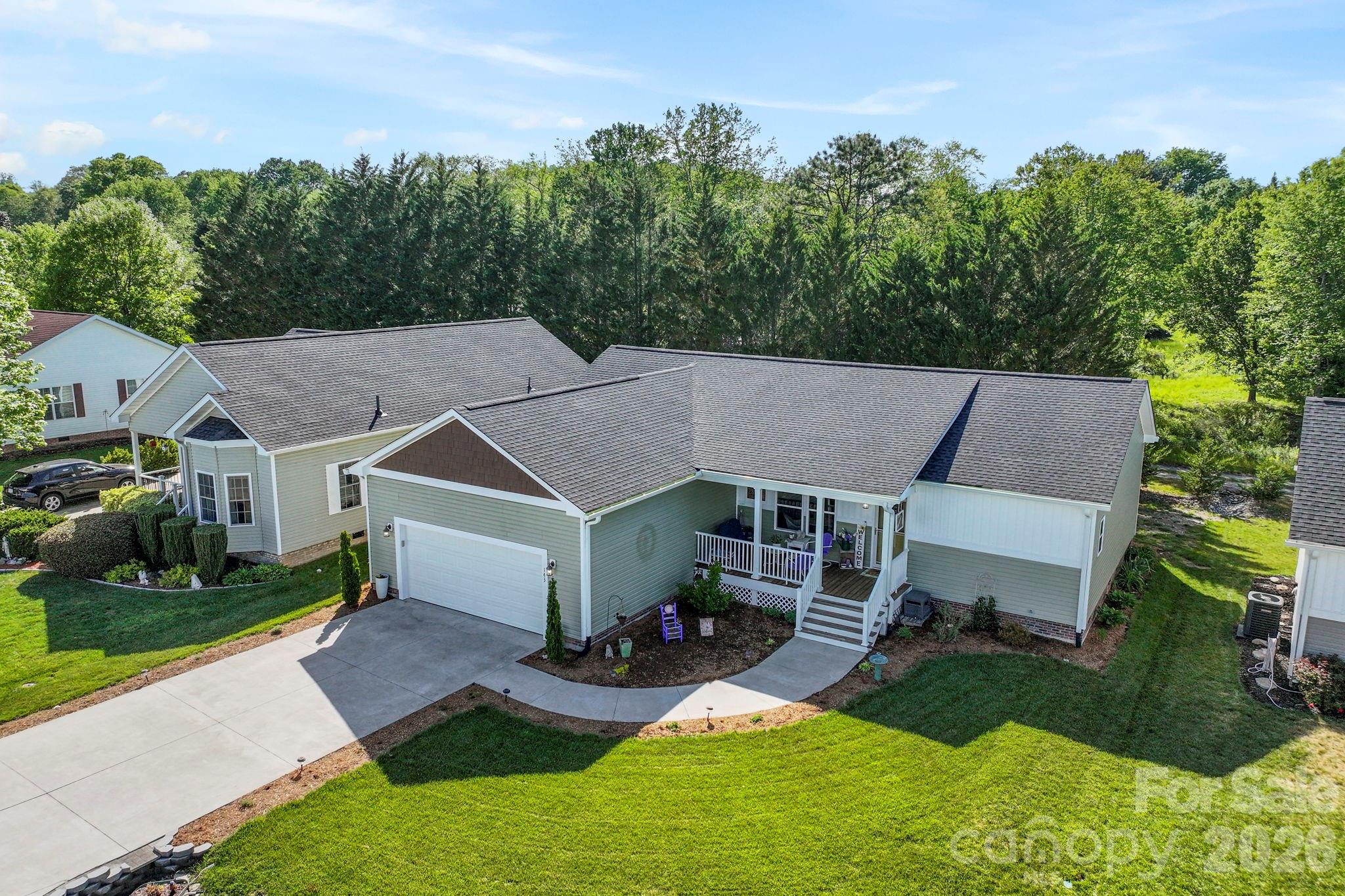 143 Beechnut Drive — Hendersonville