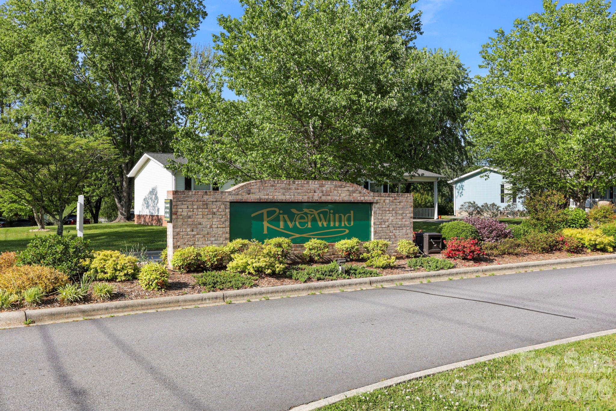 143 Beechnut Drive — Hendersonville