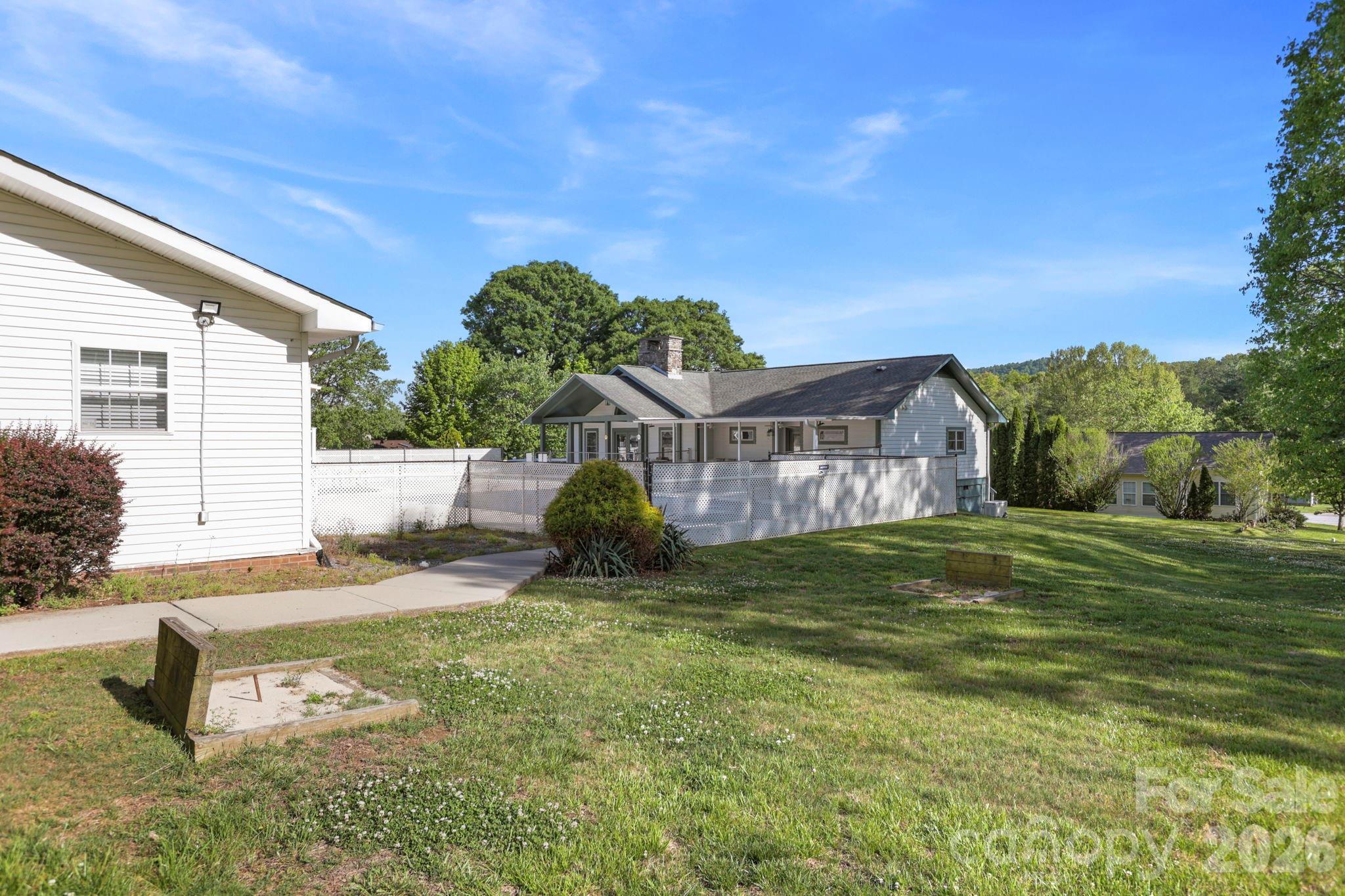 143 Beechnut Drive — Hendersonville