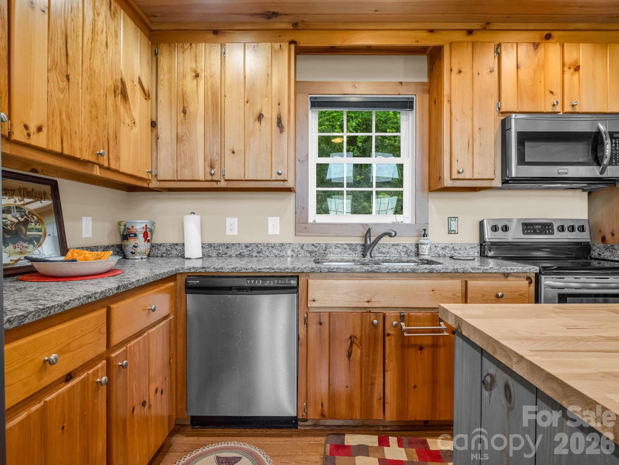 603 Pace Mountain Road — Saluda