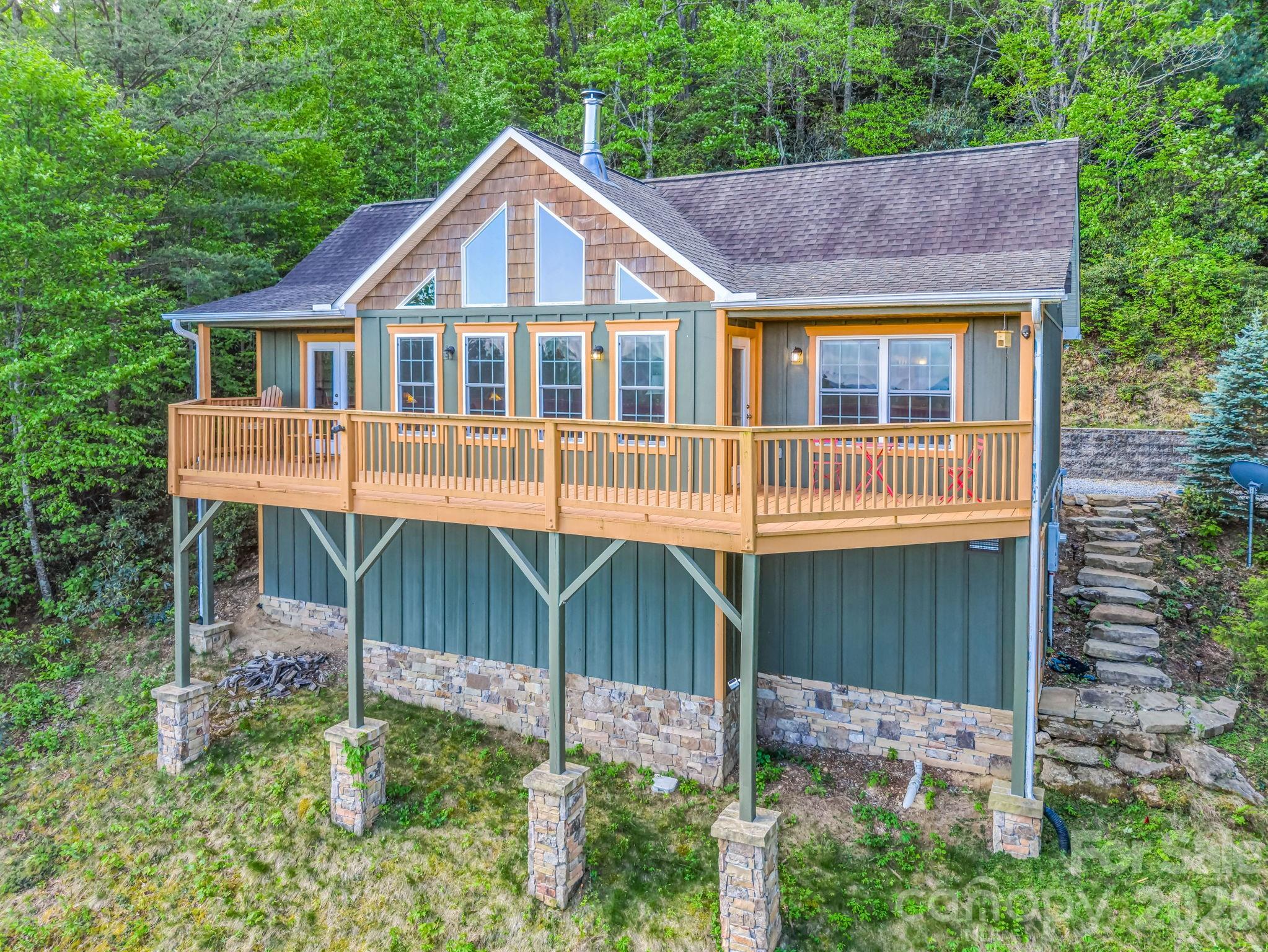 603 Pace Mountain Road — Saluda