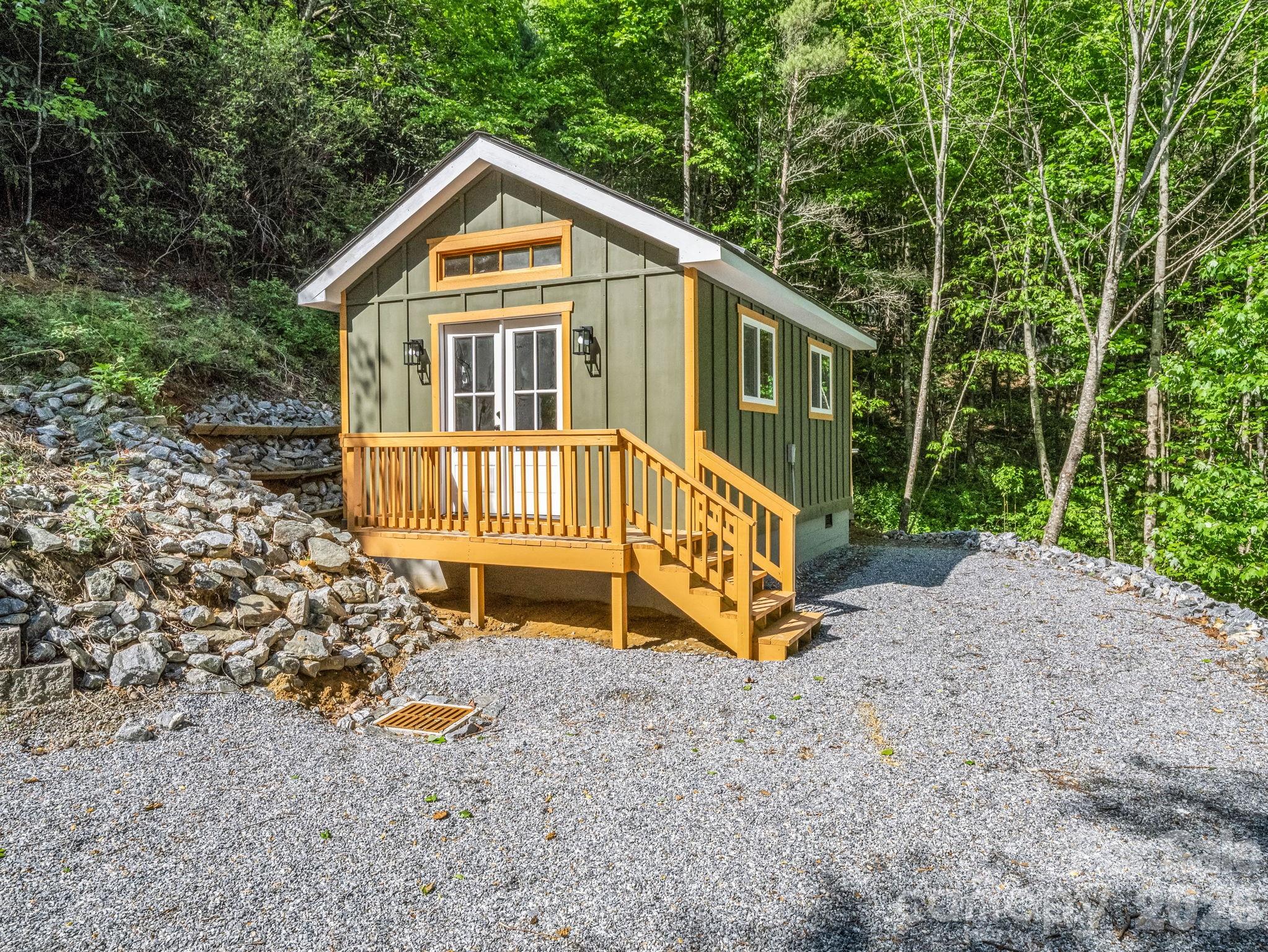 603 Pace Mountain Road — Saluda