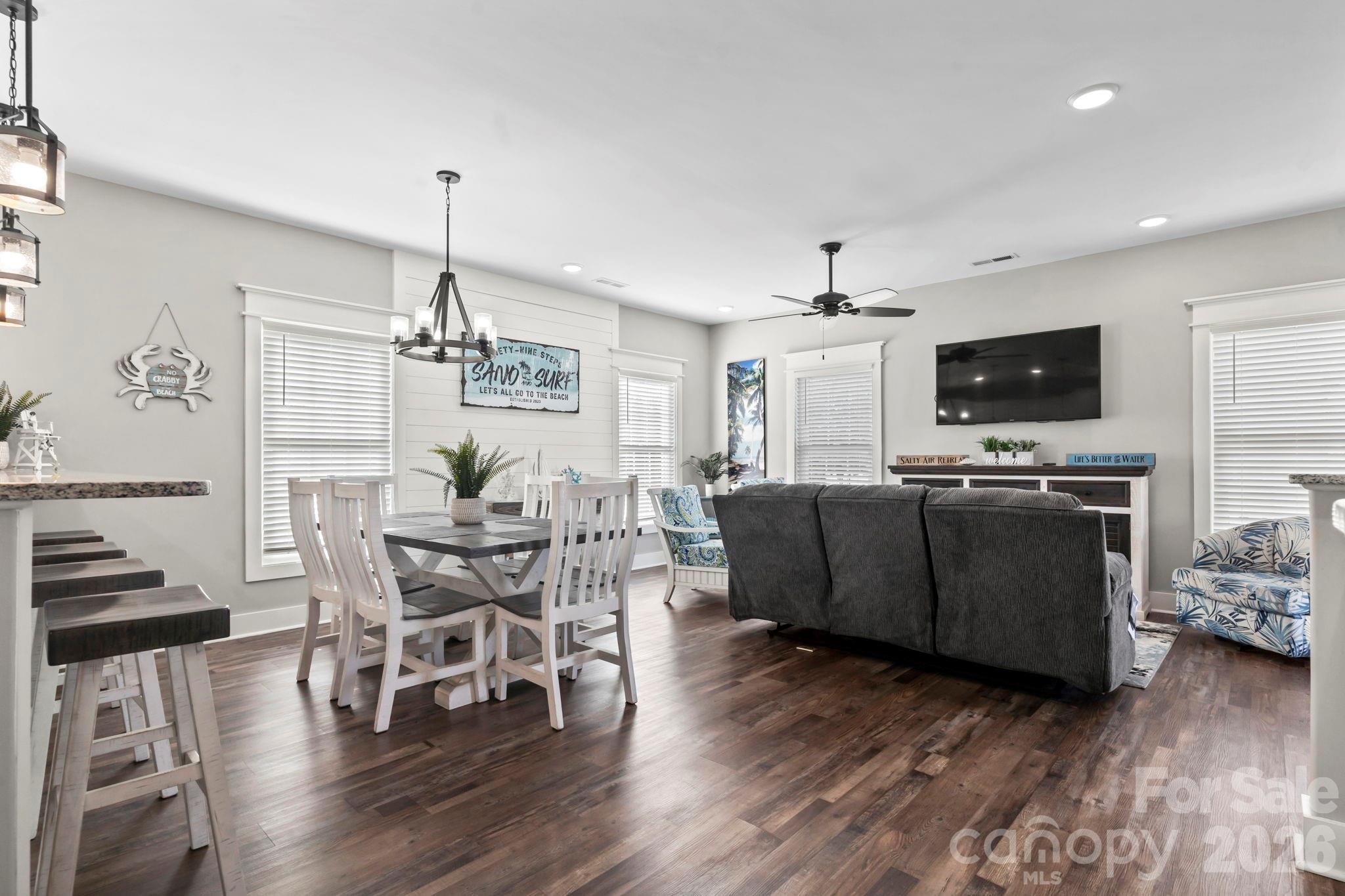 119 Sunset Drive — Garden City