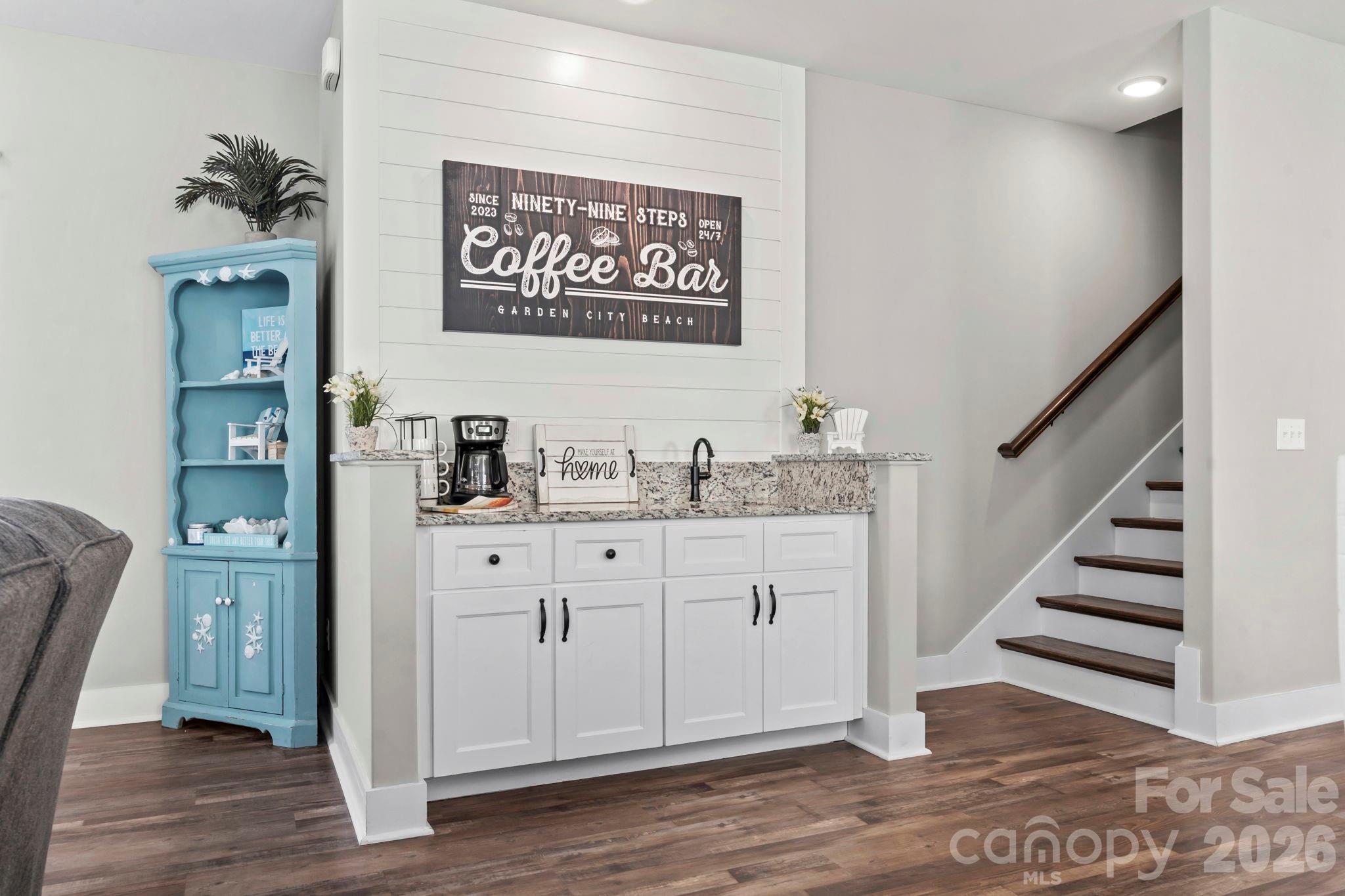 119 Sunset Drive — Garden City