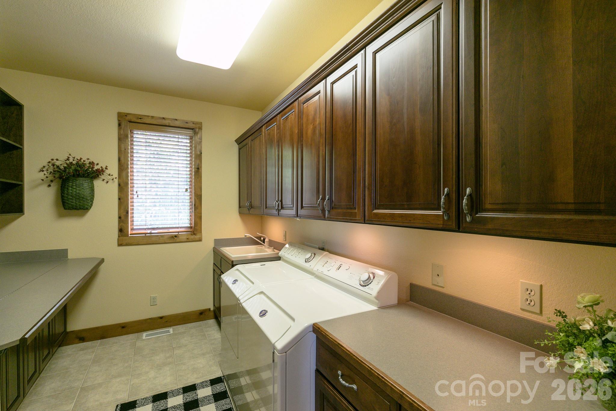 456 Spring House Drive — Burnsville
