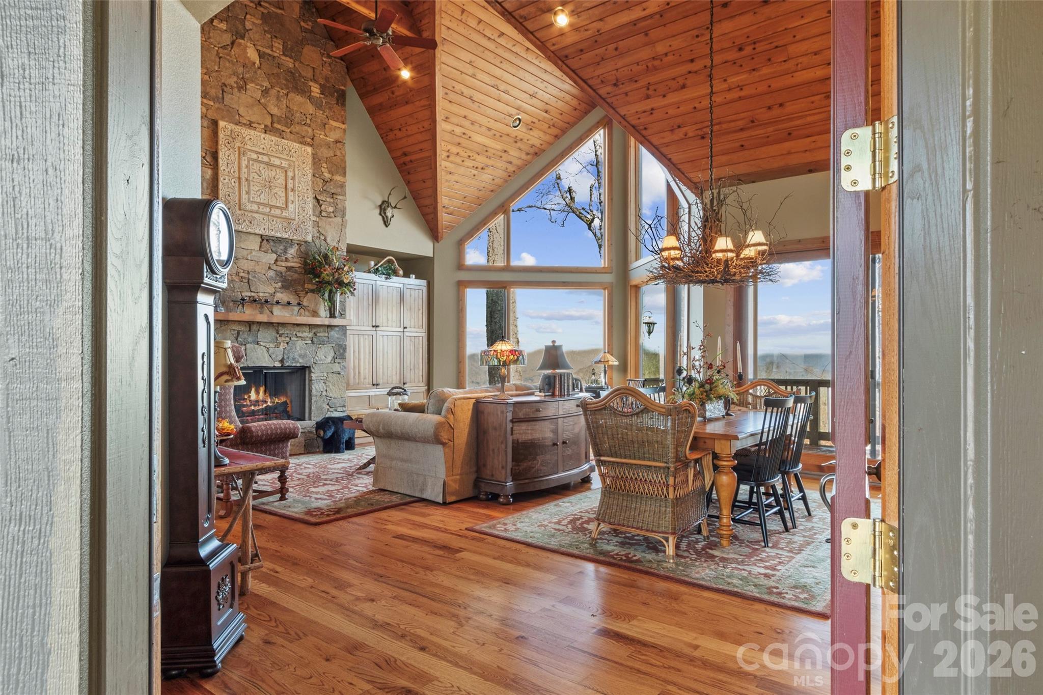 456 Spring House Drive — Burnsville