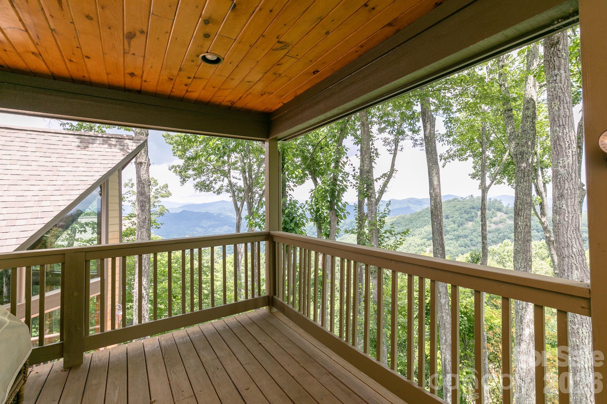 456 Spring House Drive — Burnsville