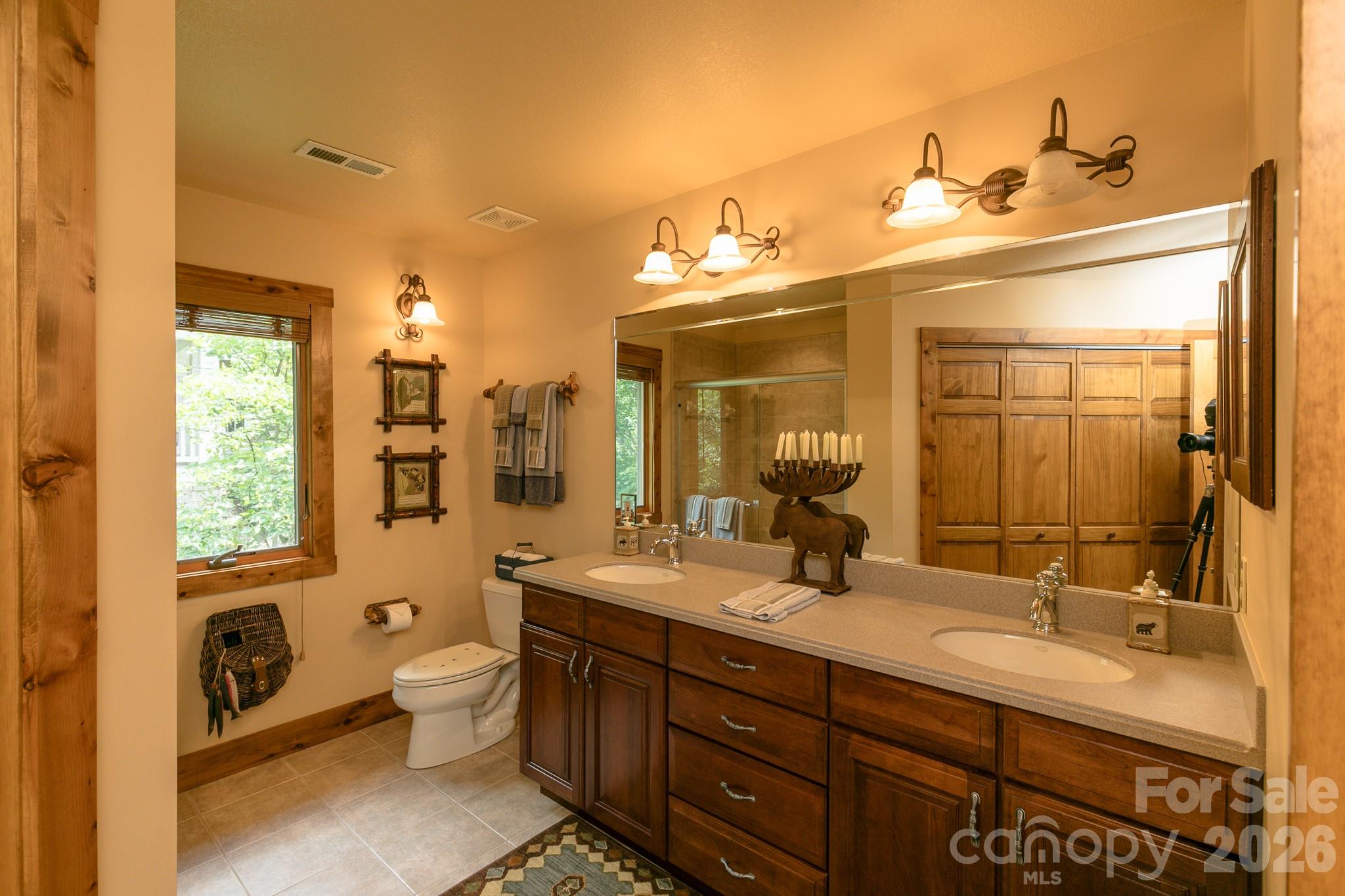 456 Spring House Drive — Burnsville