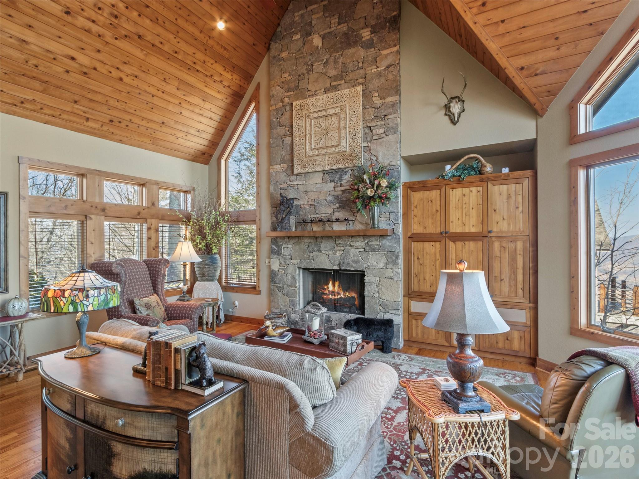 456 Spring House Drive — Burnsville