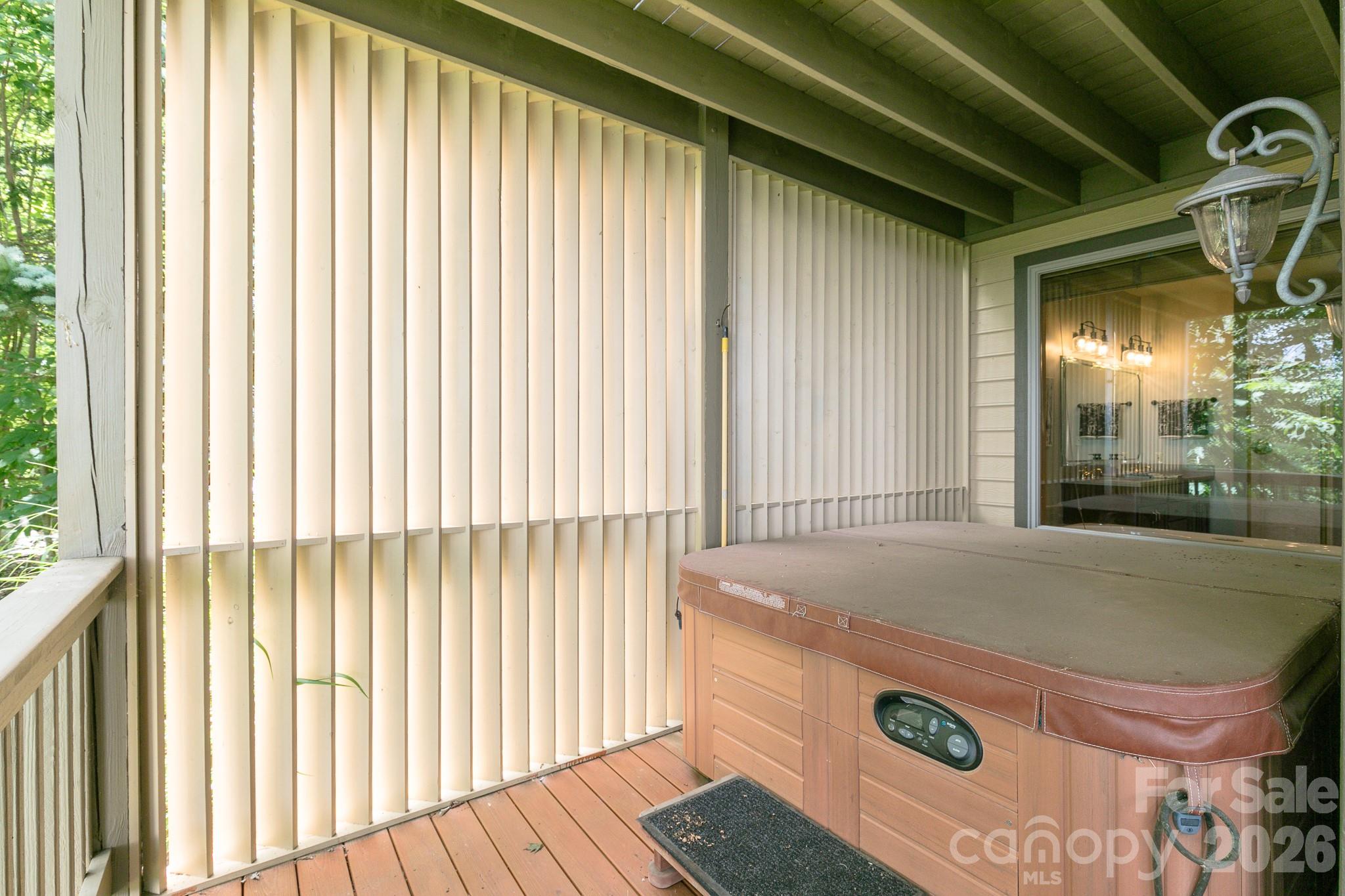 456 Spring House Drive — Burnsville