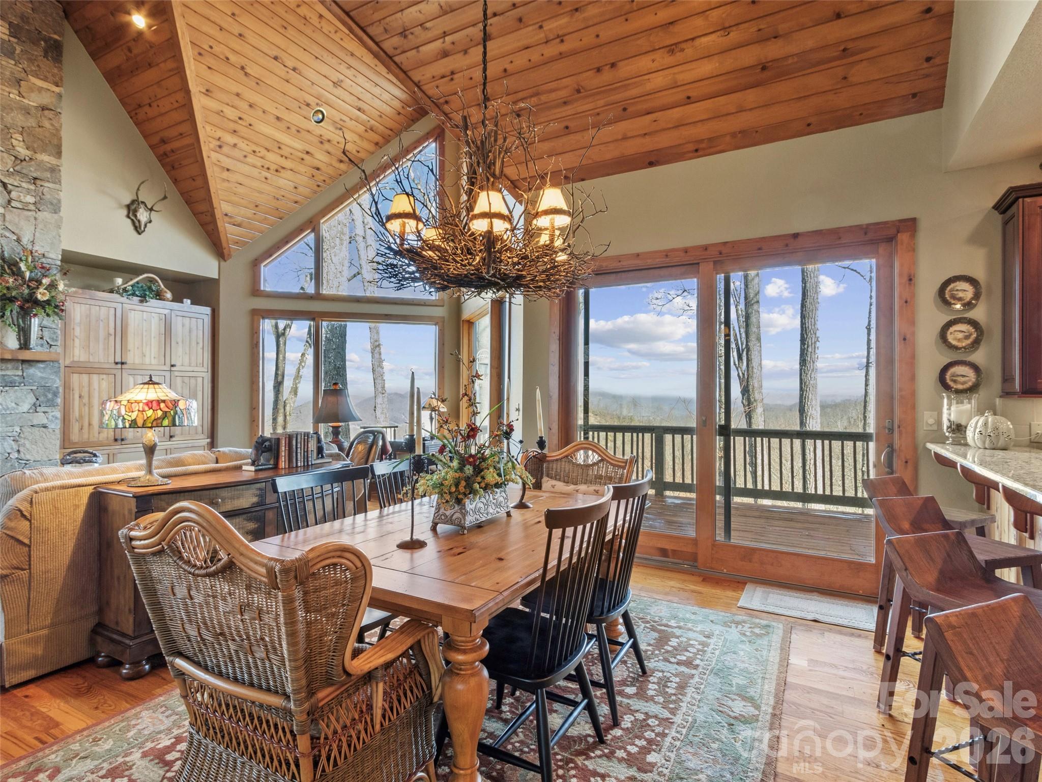 456 Spring House Drive — Burnsville