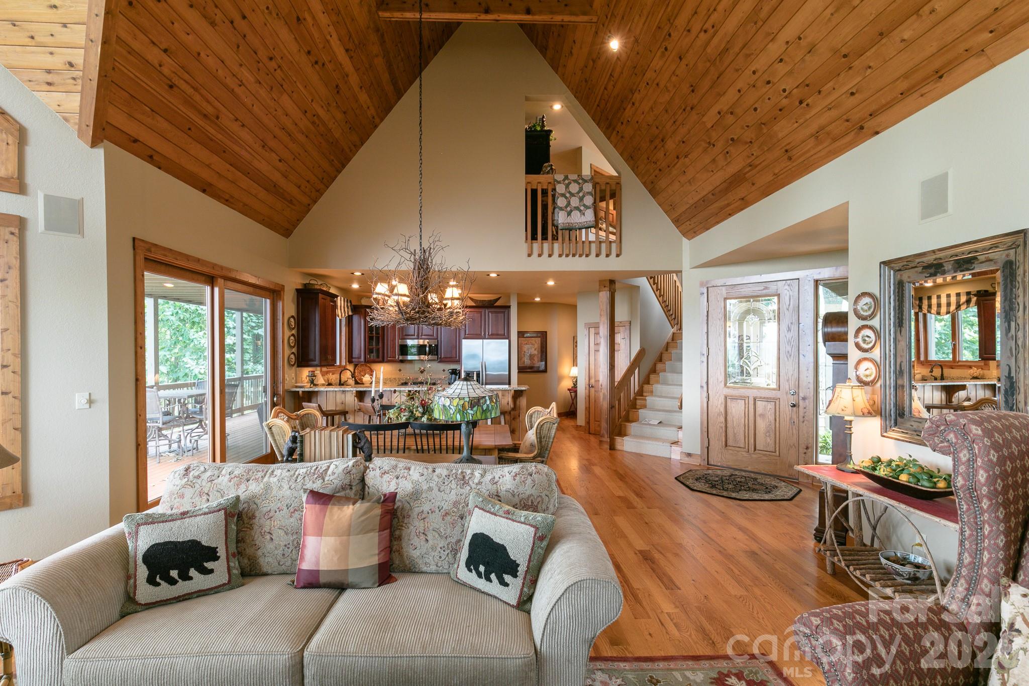 456 Spring House Drive — Burnsville