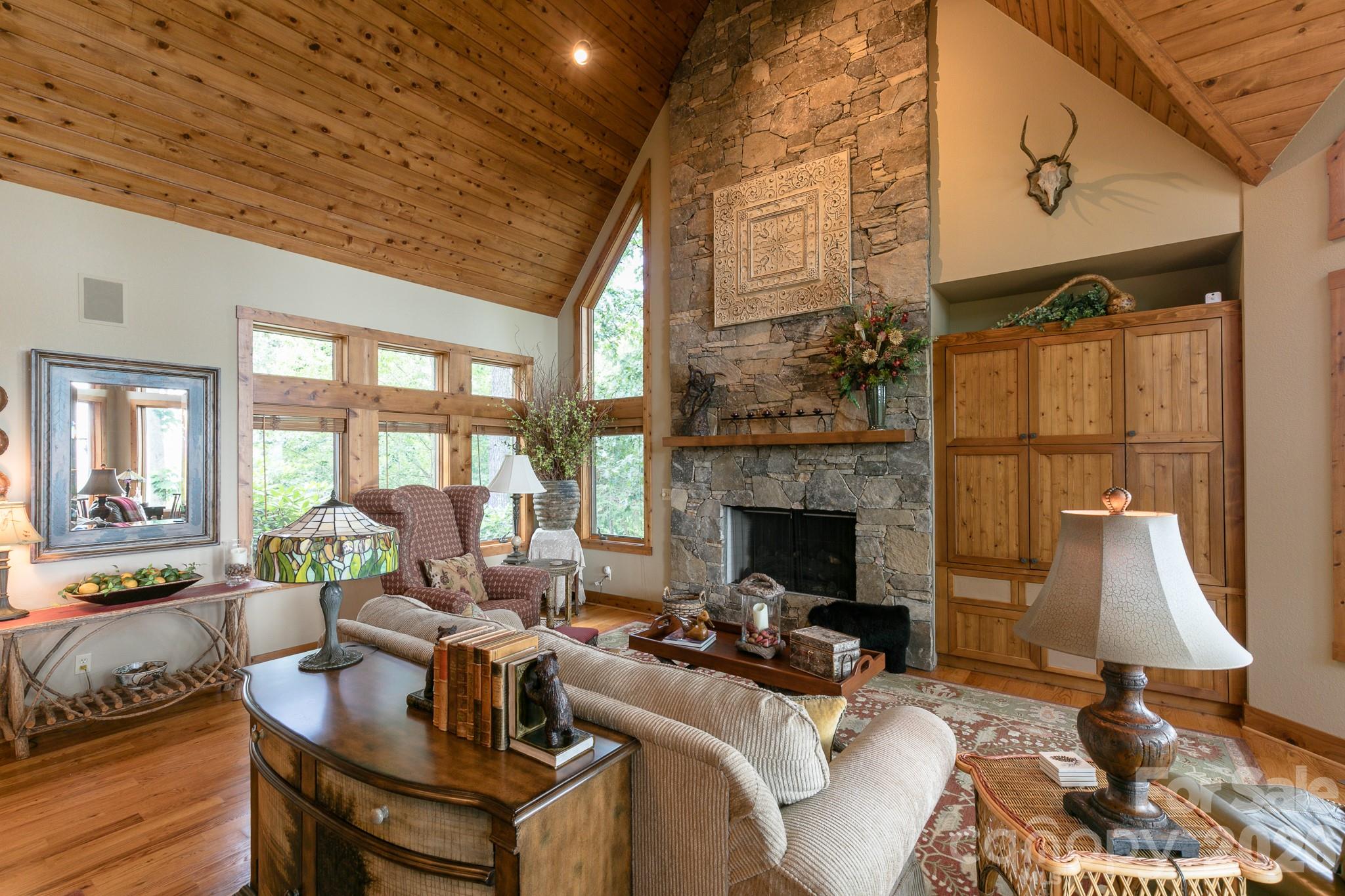 456 Spring House Drive — Burnsville