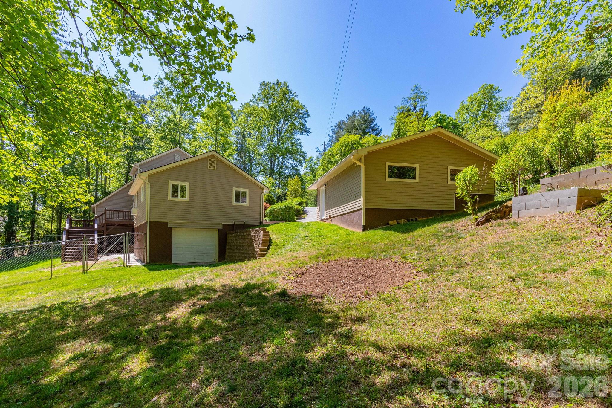 33 Lovers Loop Road — Asheville