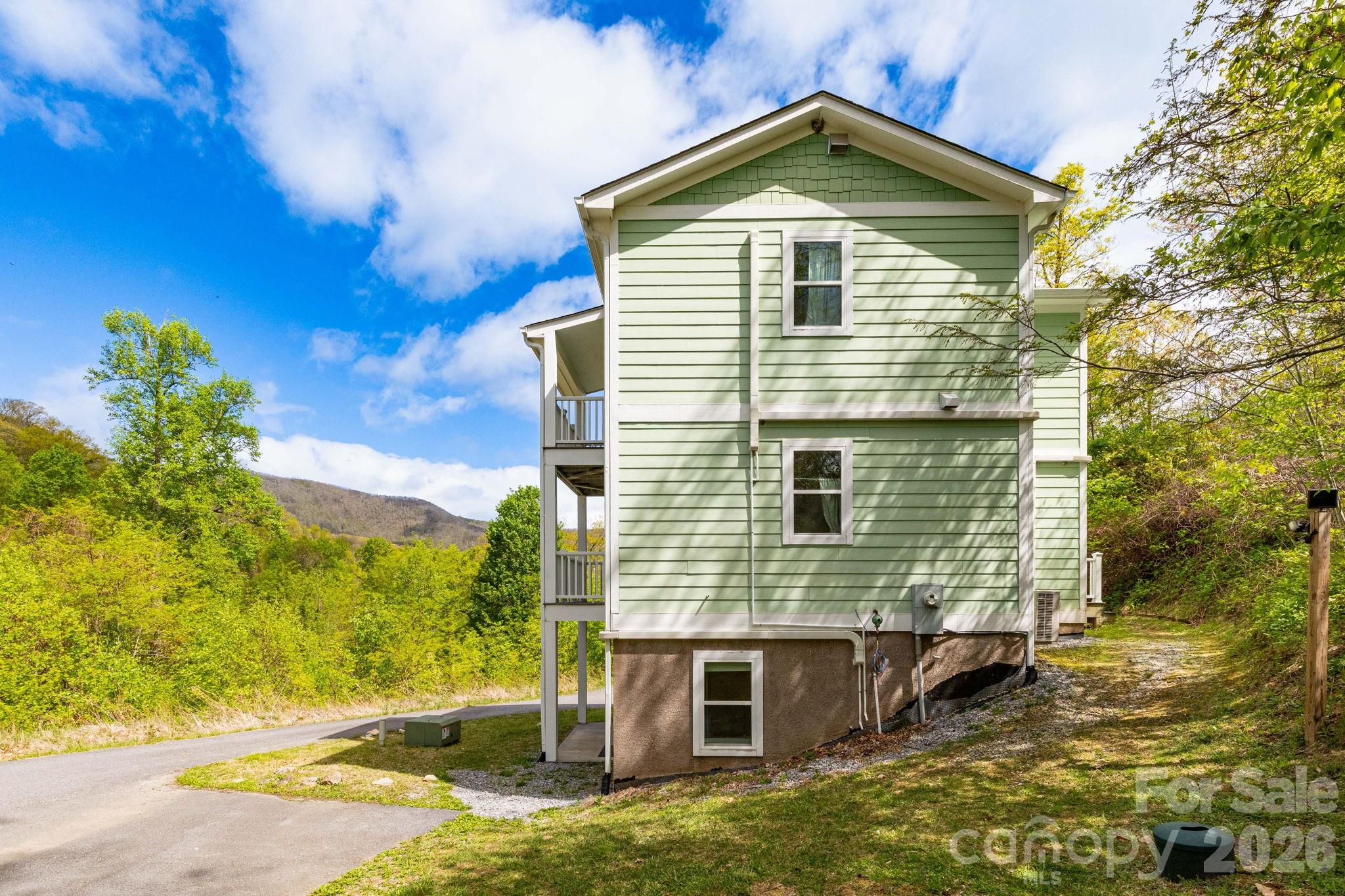 12 Lila Lane — Clyde