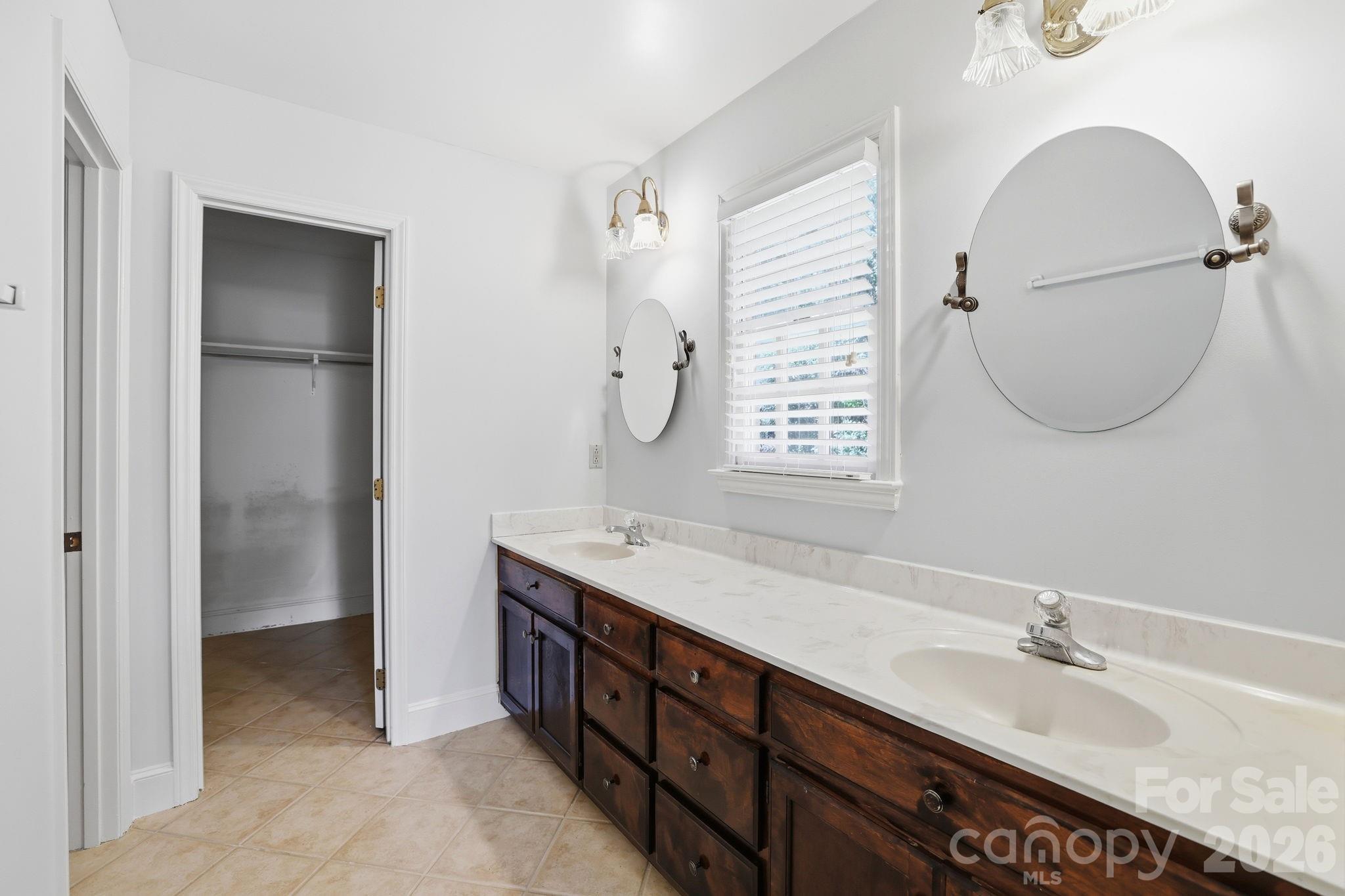 7000 Hollow Oak Drive — Mint Hill